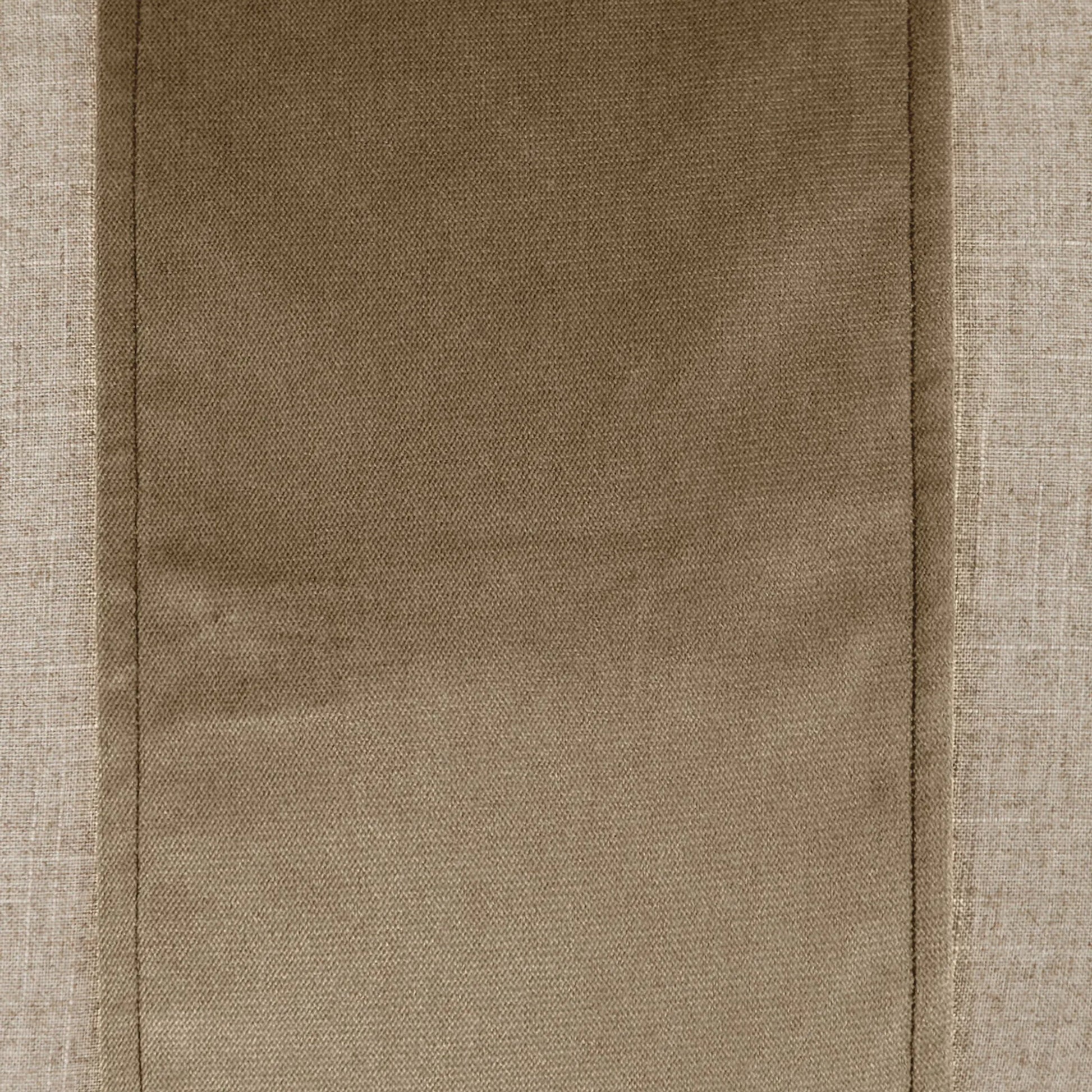 Jefferson Pillow by DV Kap Home. Made from 55% linen, 45% viscose in a transitional style.