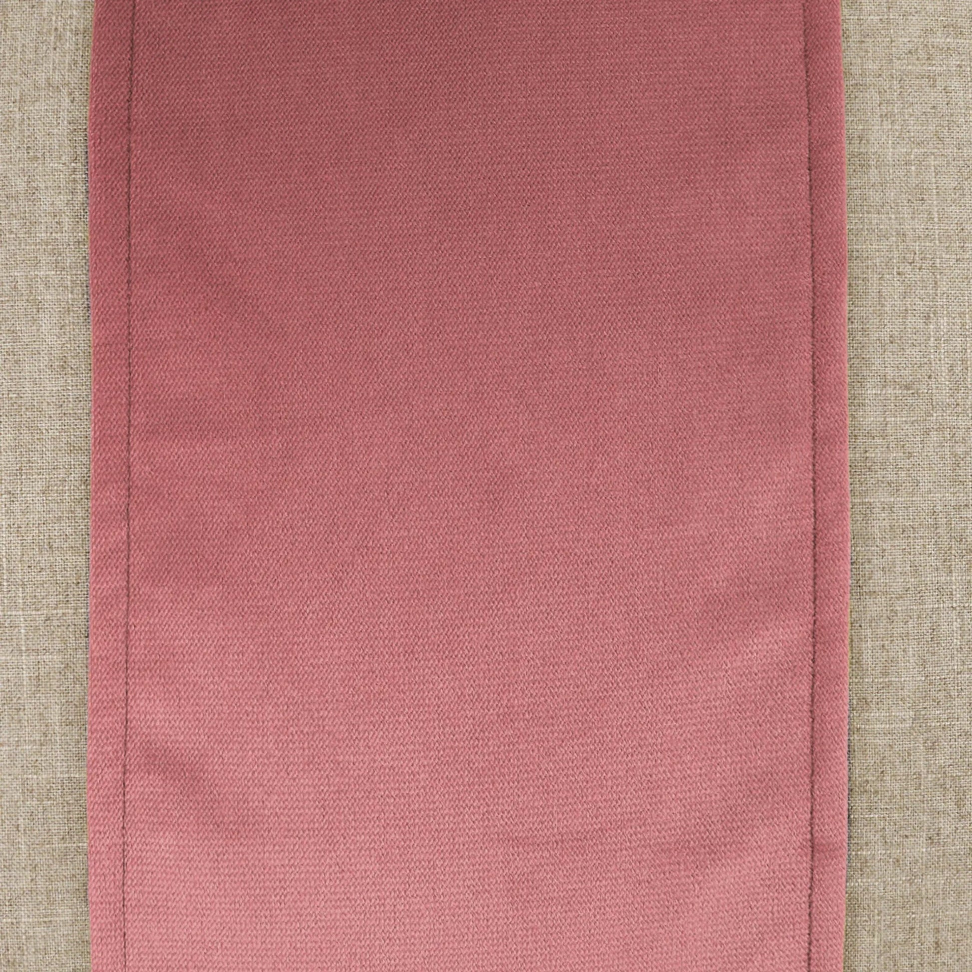 Jefferson Pillow by DV Kap Home. Made from 55% linen, 45% viscose in a transitional style.