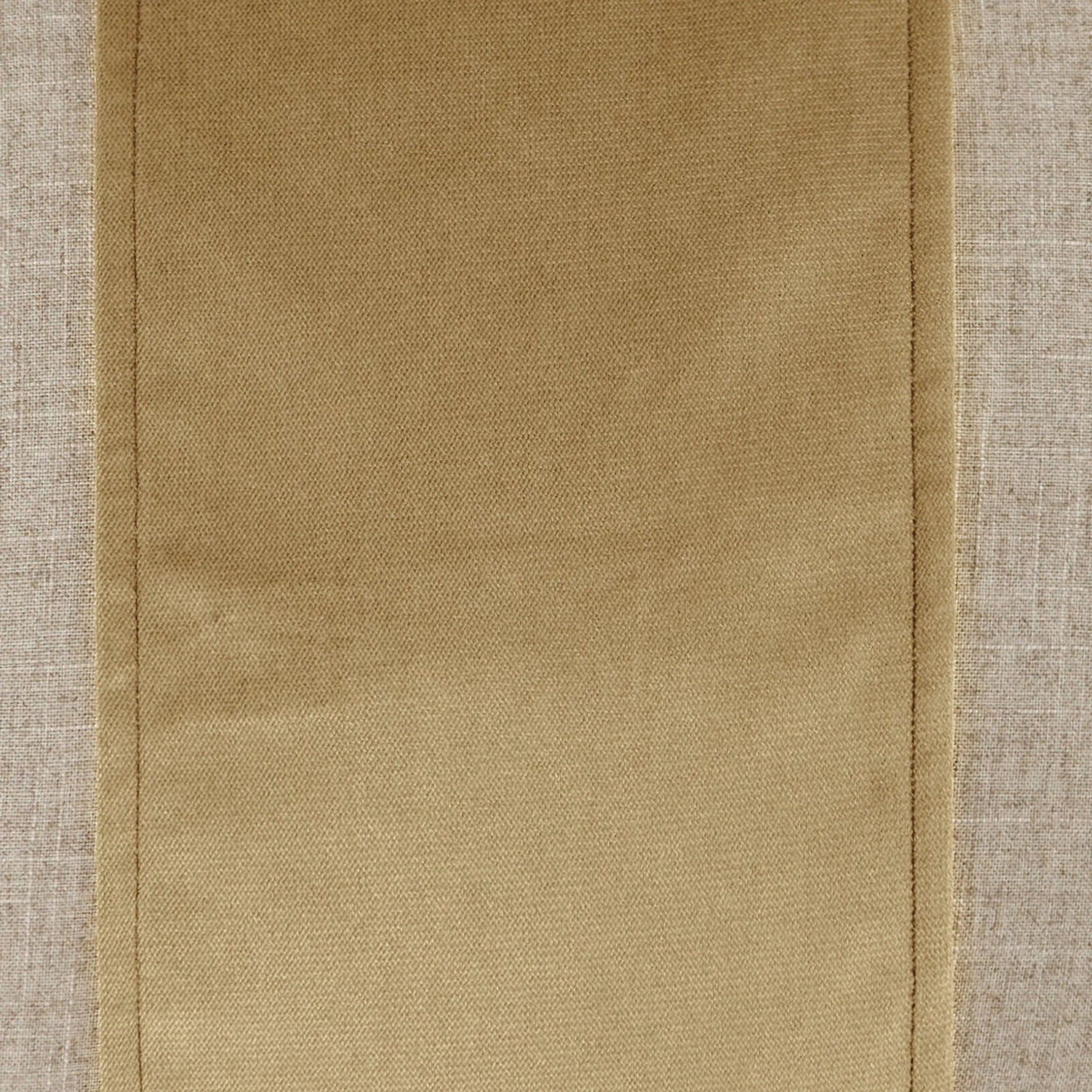 Jefferson Pillow by DV Kap Home. Made from 55% linen, 45% viscose in a transitional style.