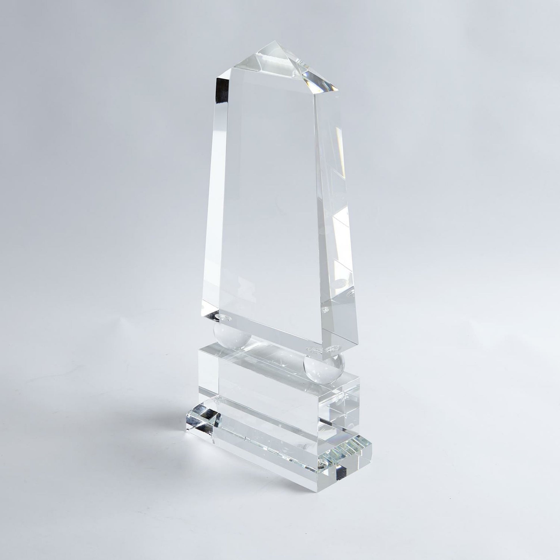 Crystal Obelisk by Global Views. Made from crystal in a modern style.
