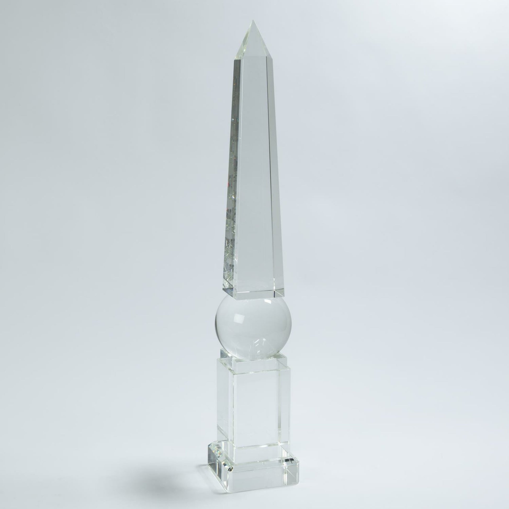 Crystal Obelisk by Global Views. Made from crystal in a modern style.