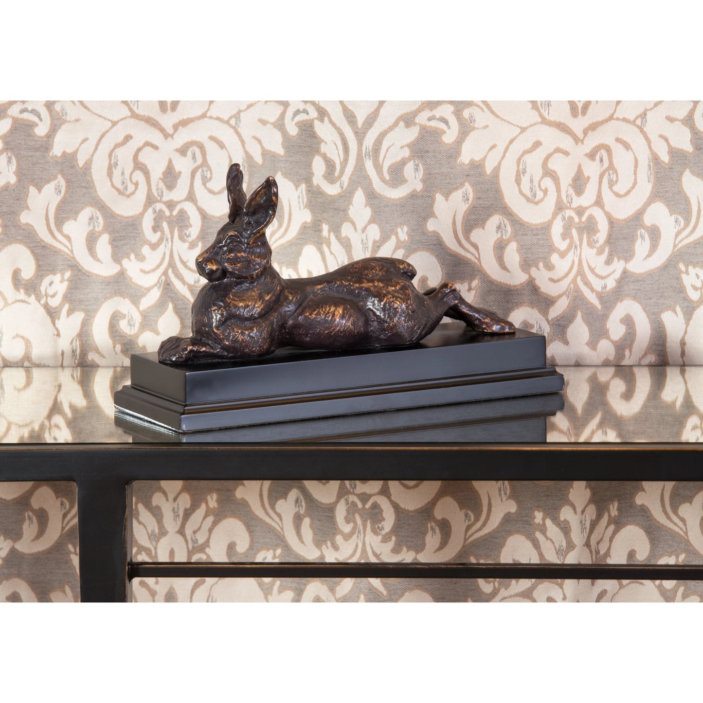 002 SR-386253 | Lifestyle | Rabbit by Wildwood in antique bronze patina. Made from alloy in a rustic style.