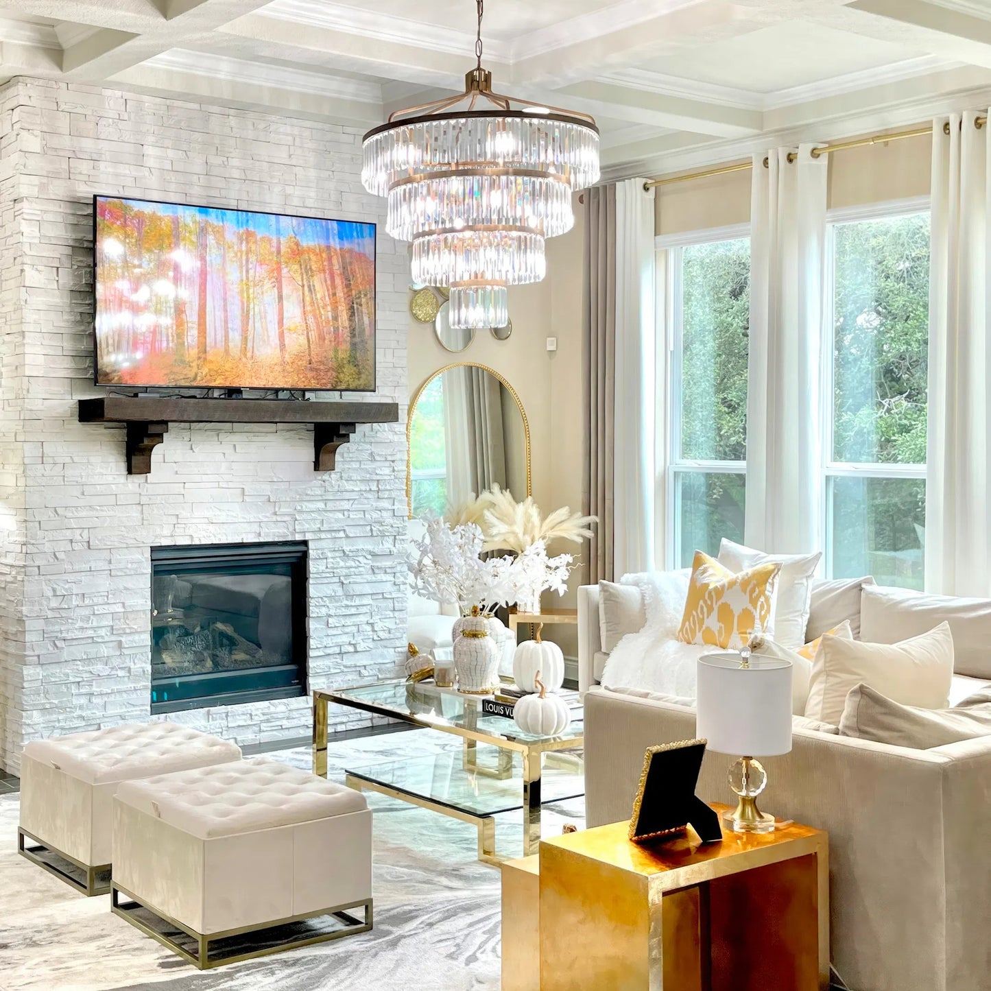 008 SI-1991637 | Lifestyle | Social Club 4-Tier Chandelier by Varaluz in havana gold. Made from unique in a modern style.