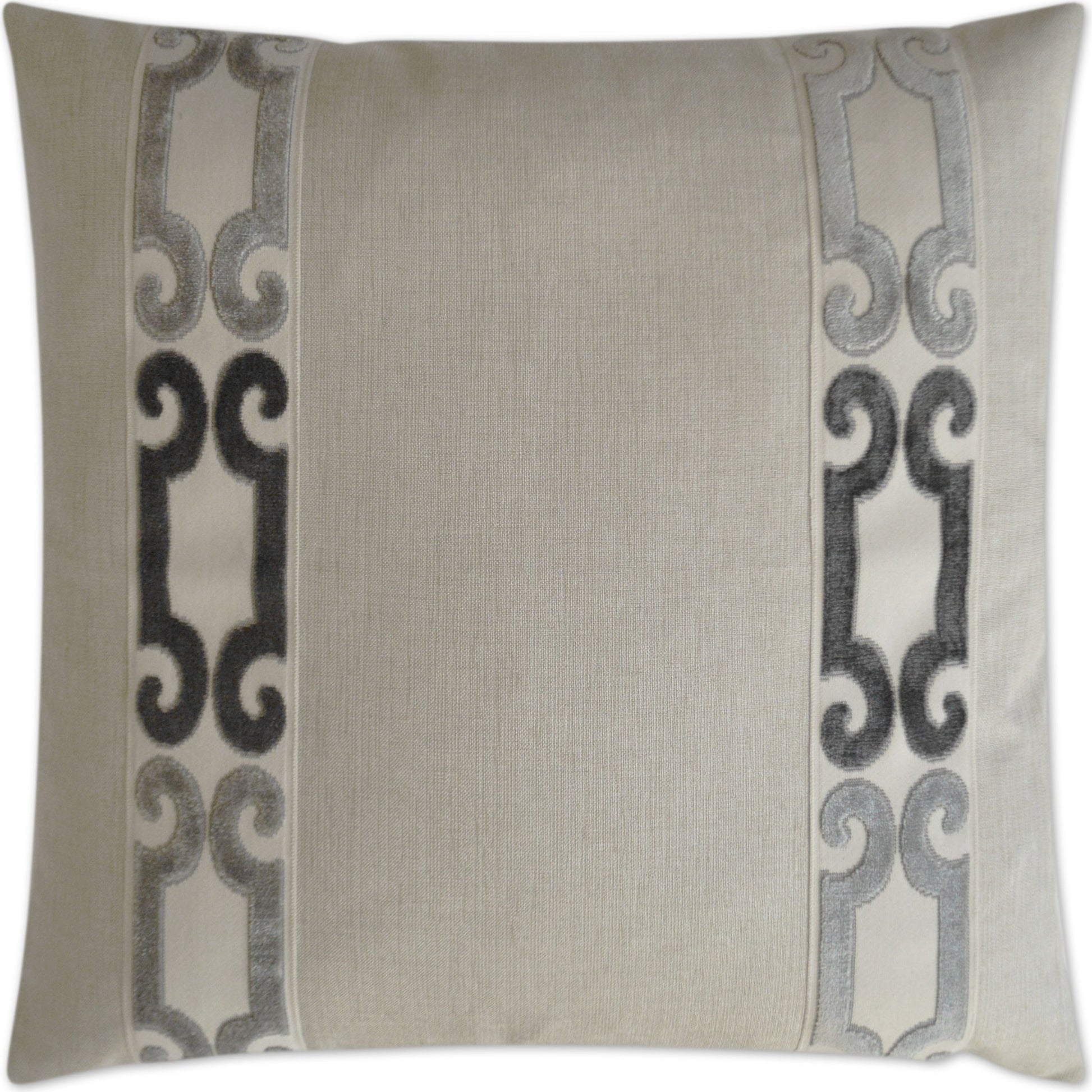 St. Raphael by DV Kap Home. Made from 30% polyester, 70% viscose in a transitional style.