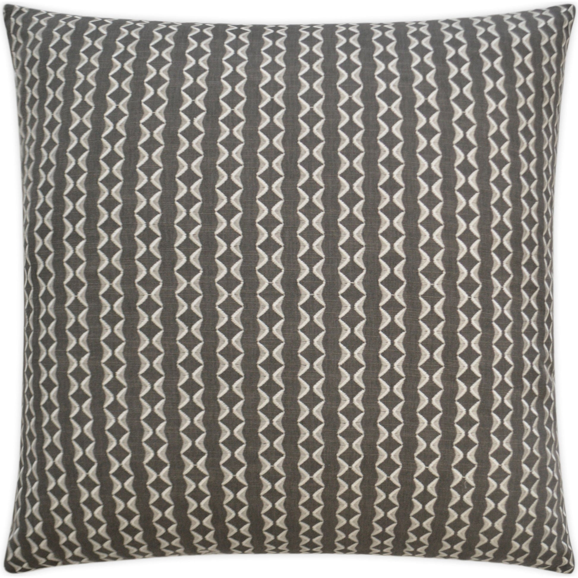 Notch by DV Kap Home. Made from 43% polyester, 57% cotton base, embroidery: 100% polyester in a modern style.