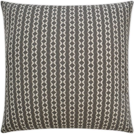 Notch by DV Kap Home. Made from 43% polyester, 57% cotton base, embroidery: 100% polyester in a modern style.