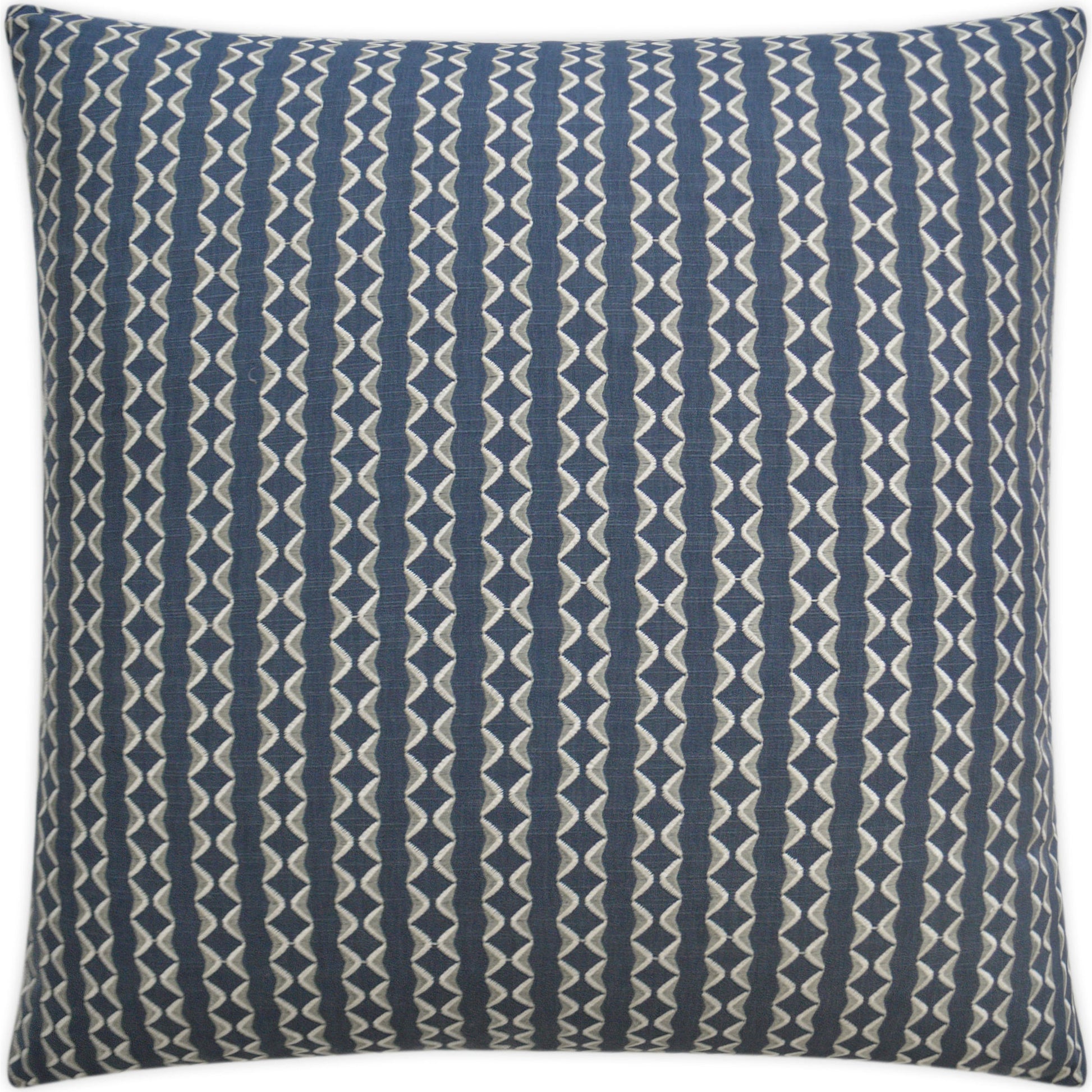 Notch by DV Kap Home. Made from 43% polyester, 57% cotton base, embroidery: 100% polyester in a modern style.