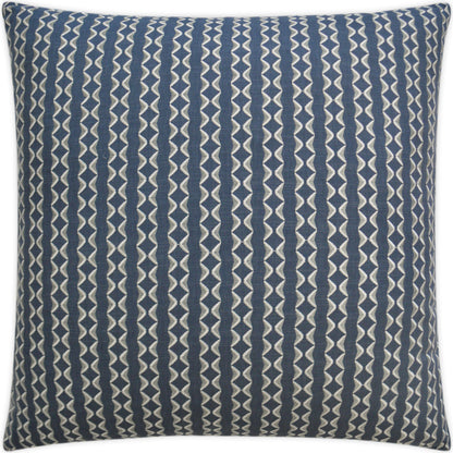 Notch by DV Kap Home. Made from 43% polyester, 57% cotton base, embroidery: 100% polyester in a modern style.