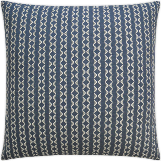 Notch by DV Kap Home. Made from 43% polyester, 57% cotton base, embroidery: 100% polyester in a modern style.