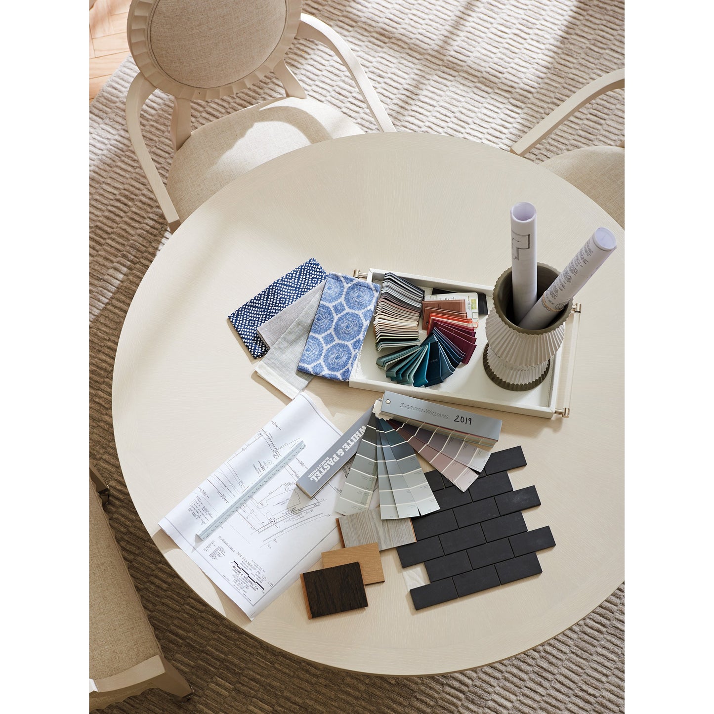 007 SI-1770818 | Lifestyle | Artesia Game Table by Sligh in linen white. Made from unique in a transitional style.