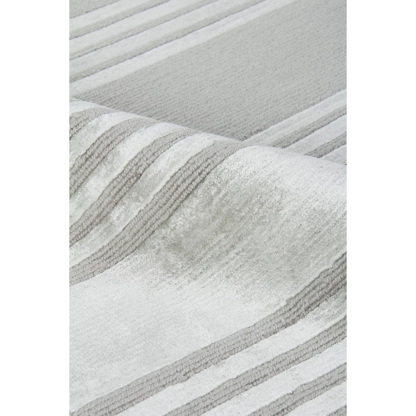 005 SI-2383837,SI-2383838,SI-2383839,SI-2383840 | Closeup | Metro Pattern Velvet Rug by Exquisite Rugs in ivory. Made from wool, viscose in a unique style.