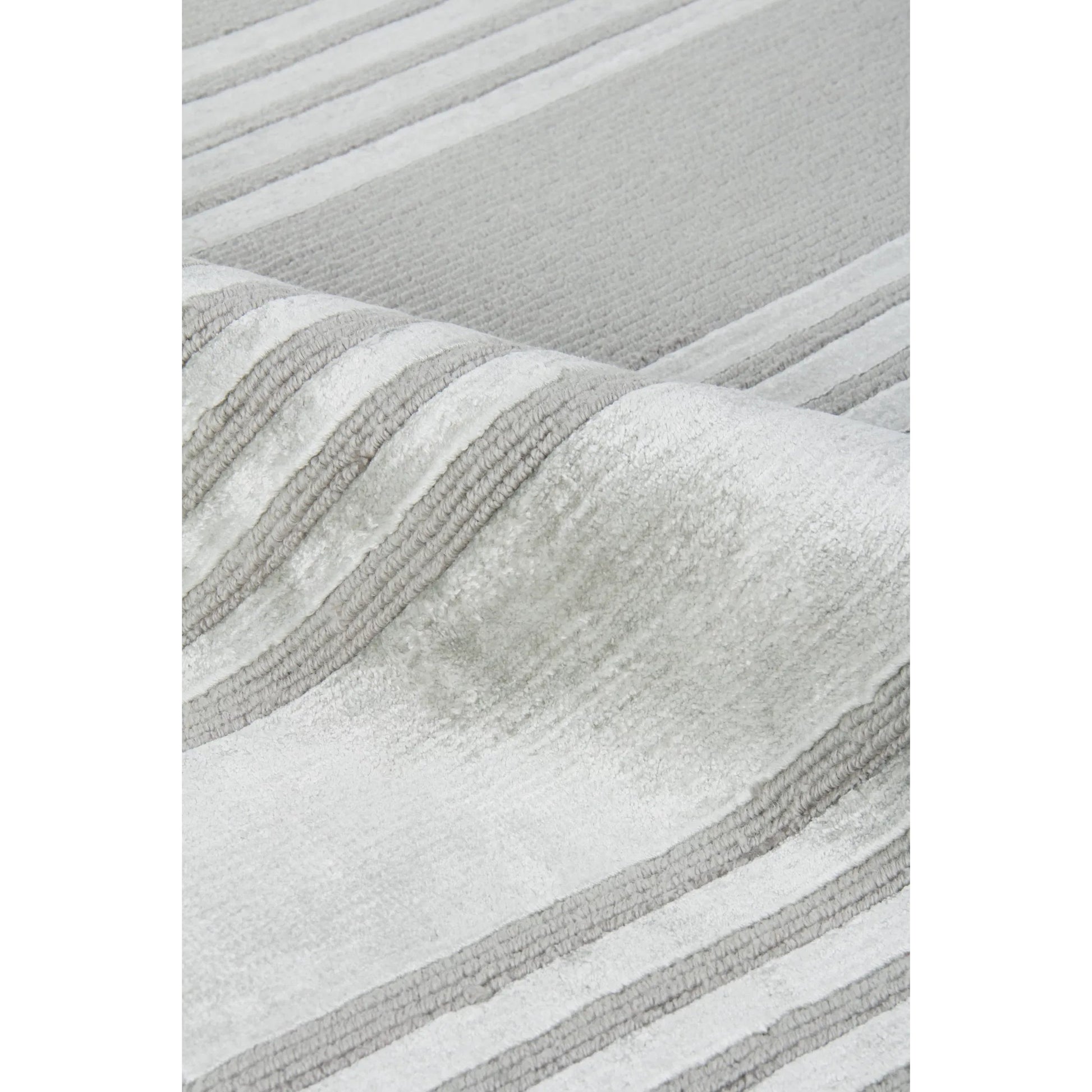 Metro Pattern Velvet Rug by Exquisite Rugs in ivory. Made from wool, viscose in a unique style.