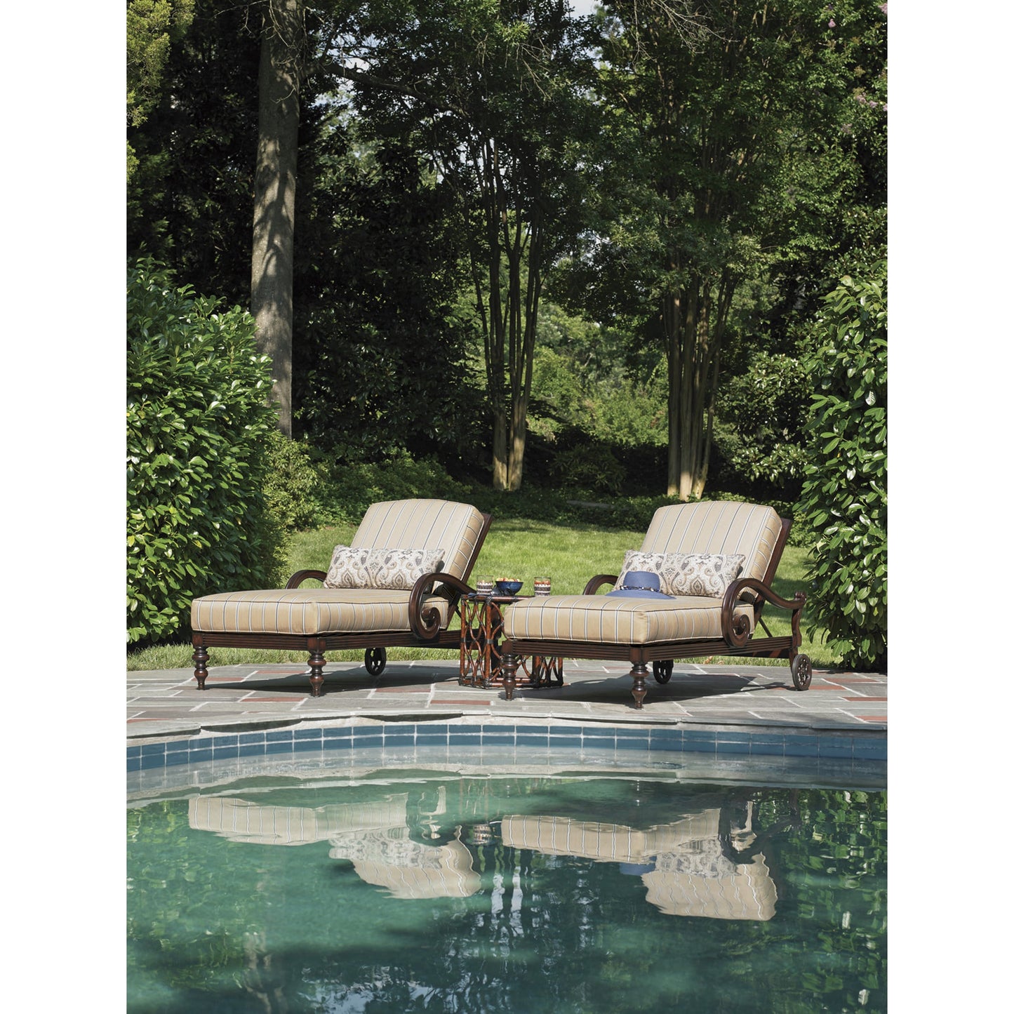 002 SR-836606 | Lifestyle | Royal Kahala Black Sands Bunching Cocktail Table by Tommy Bahama Outdoor. Made from unique in a coastal style.