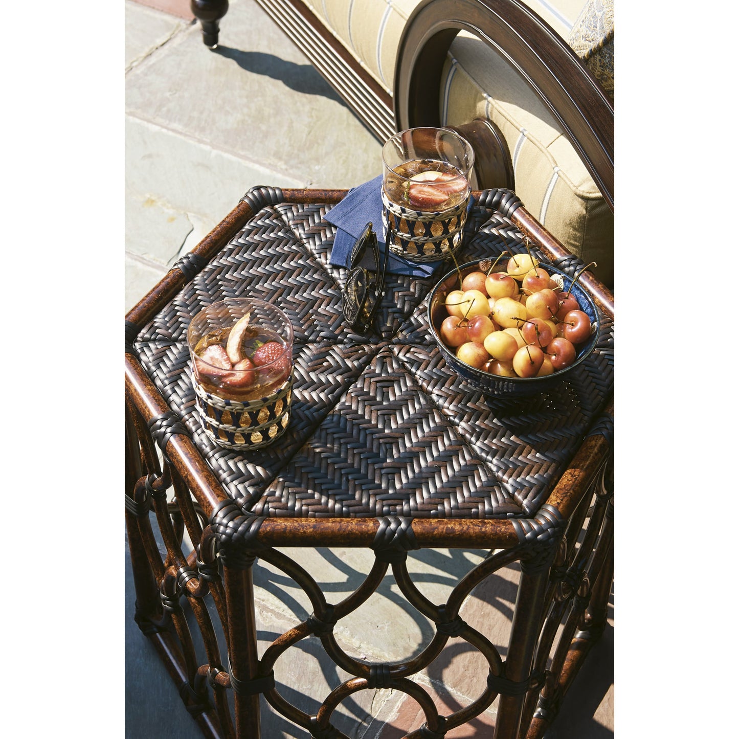 004 SR-836606 | Closeup | Royal Kahala Black Sands Bunching Cocktail Table by Tommy Bahama Outdoor. Made from unique in a coastal style.