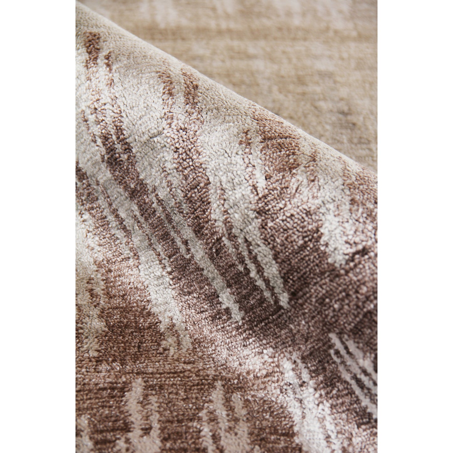 039 SI-1827278,SI-1827279 | Closeup | Bamboo Silk 3286 Rug by Exquisite Rugs. Made from bamboo silk in a unique style.