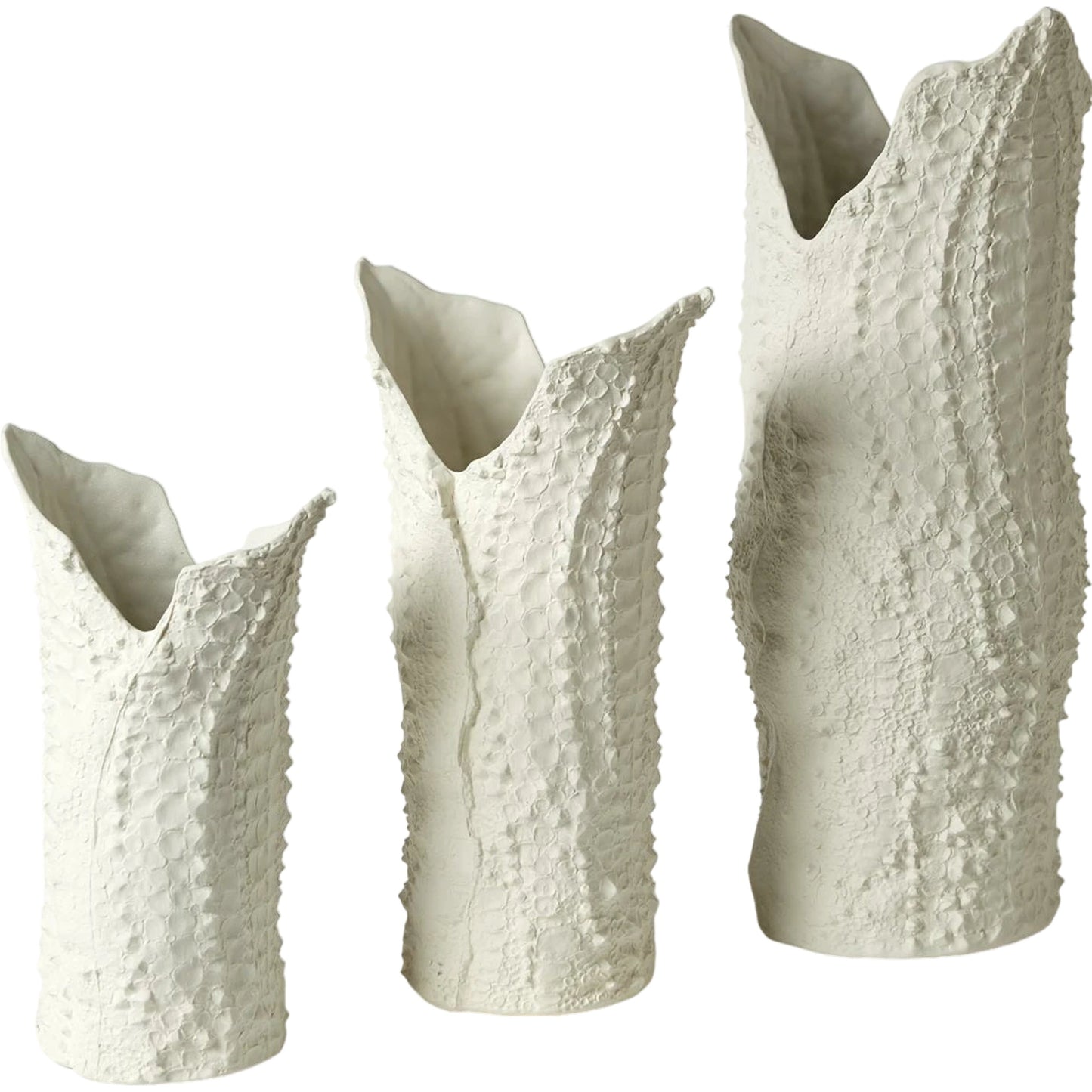 010 SR-891668 | Additional Silo | Crocodile Vase by Global Views in matte white. Made from porcelain in a coastal style.