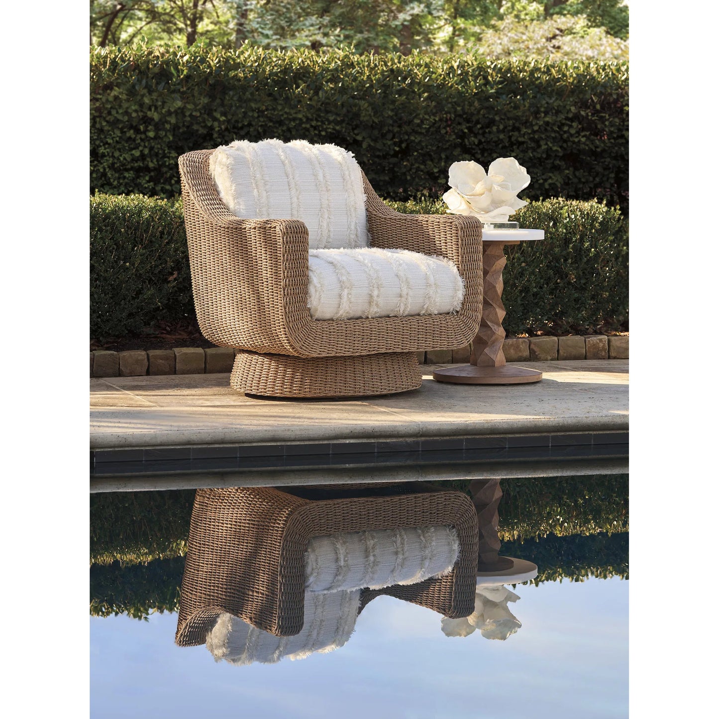 008 SI-2371237 | Lifestyle | Isle of Palms Outdoor Accent Table by Tommy Bahama Outdoor. Made from stone in a unique style.