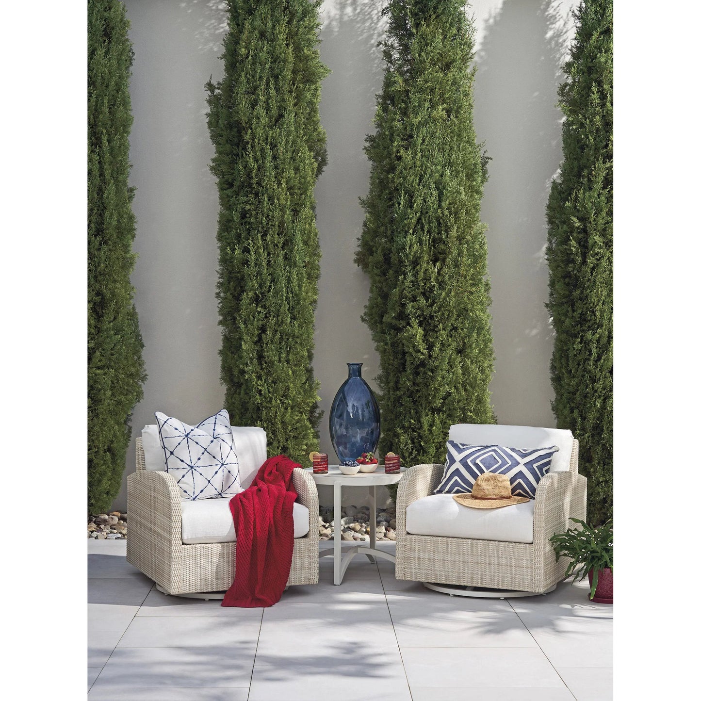 003 SI-2540674 | Lifestyle | Sand Dune Round End Table by Tommy Bahama Outdoor in white. Made from stone, aluminum in a unique style.