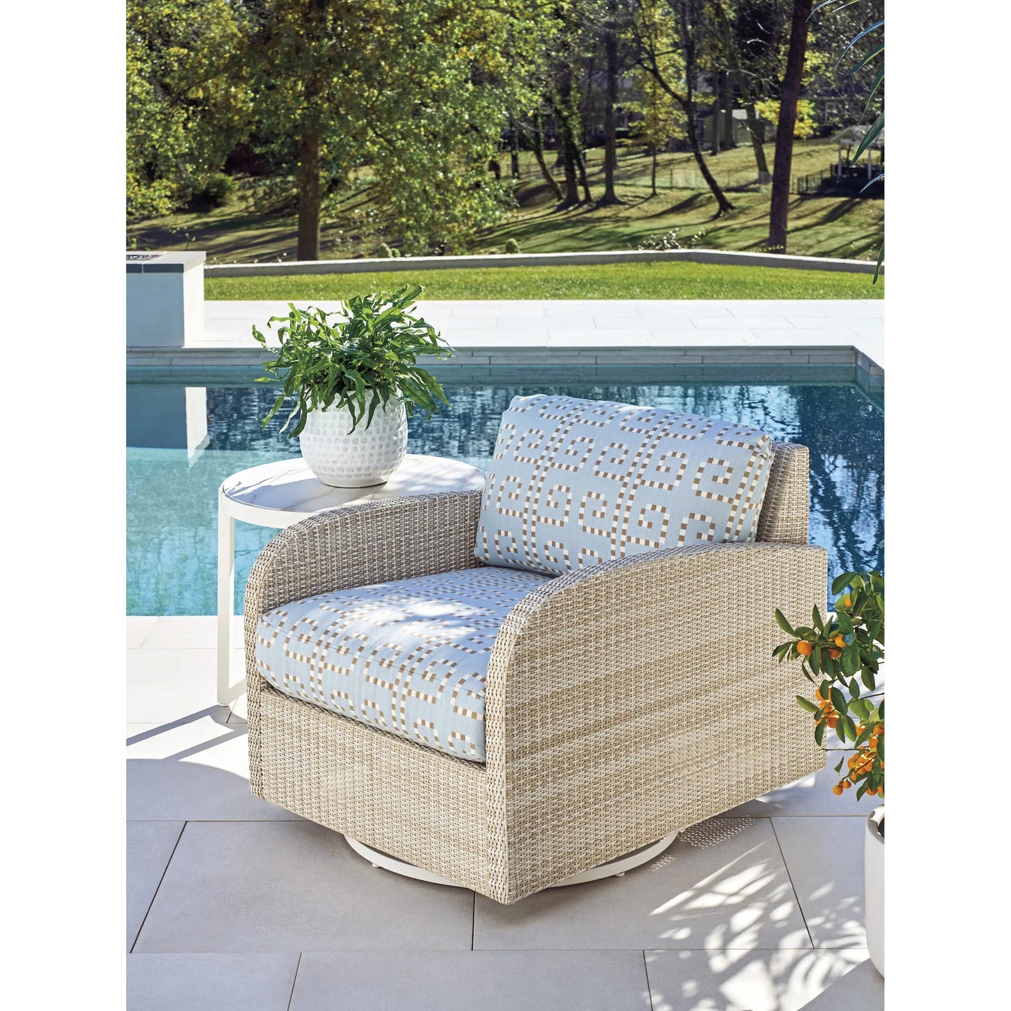 004 SI-2540674 | Lifestyle | Sand Dune Round End Table by Tommy Bahama Outdoor in white. Made from stone, aluminum in a unique style.