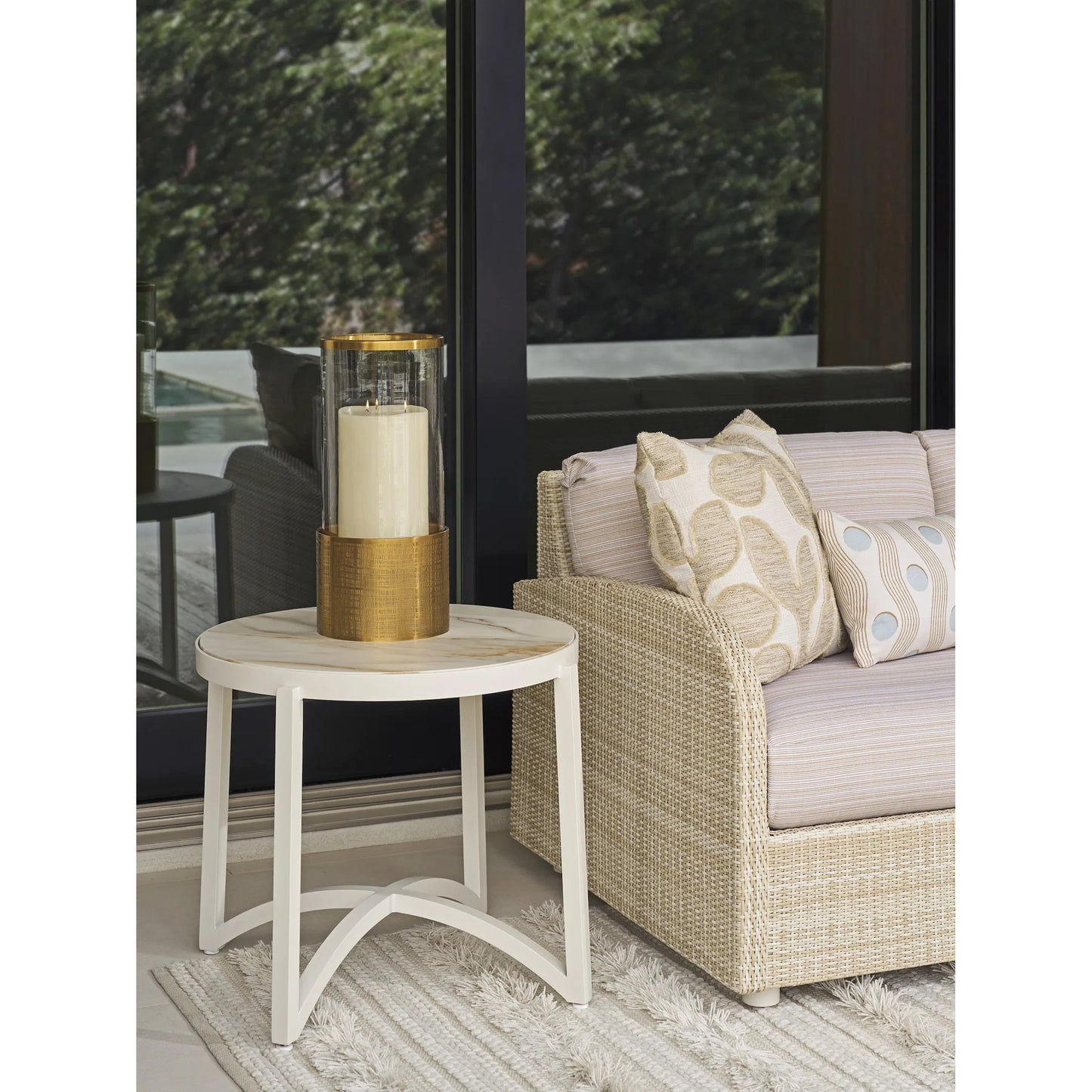 007 SI-2540674 | Lifestyle | Sand Dune Round End Table by Tommy Bahama Outdoor in white. Made from stone, aluminum in a unique style.