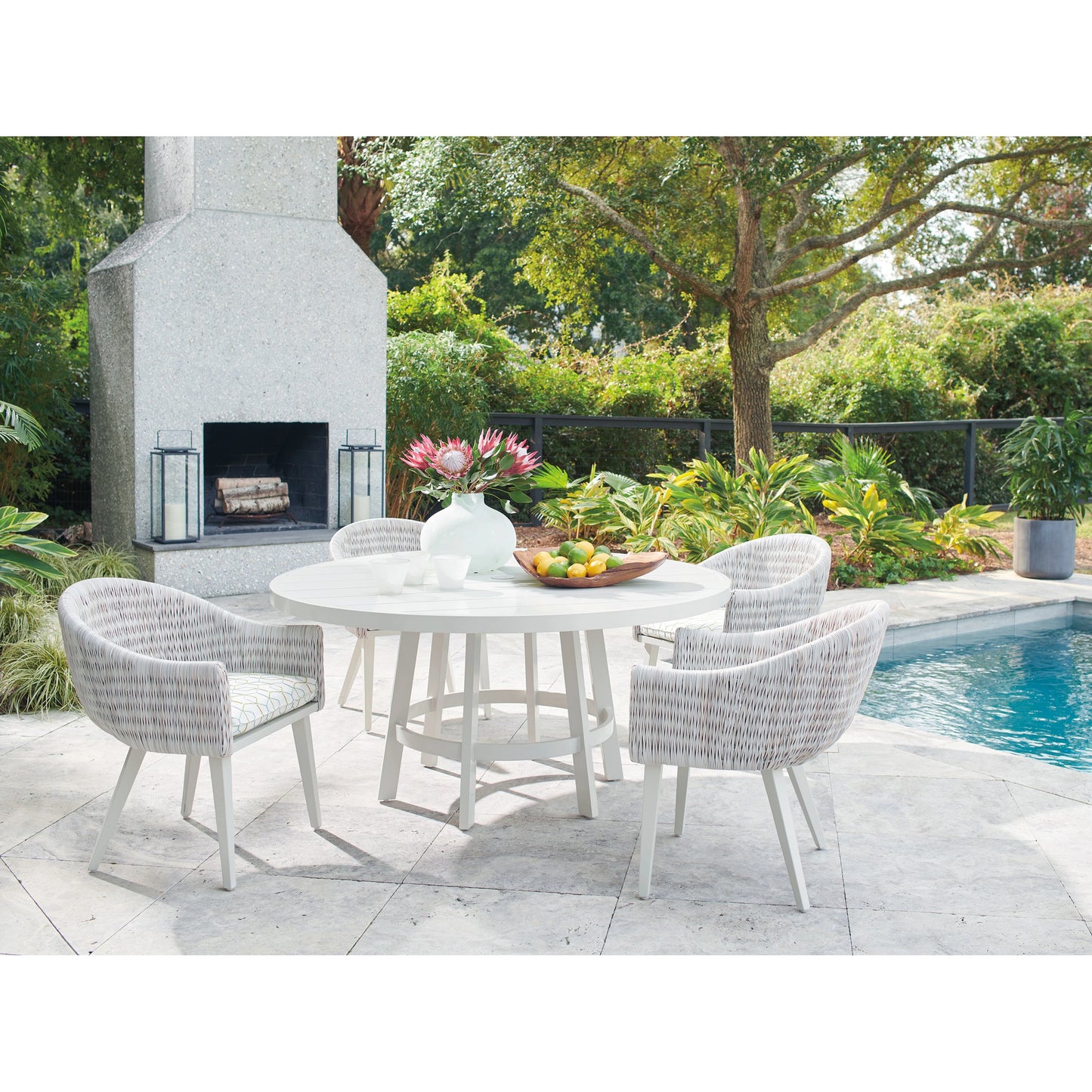 004 SI-1962947 | Lifestyle | Seabrook Round Dining Table by Tommy Bahama Outdoor in oyster white. Made from unique in a modern style.