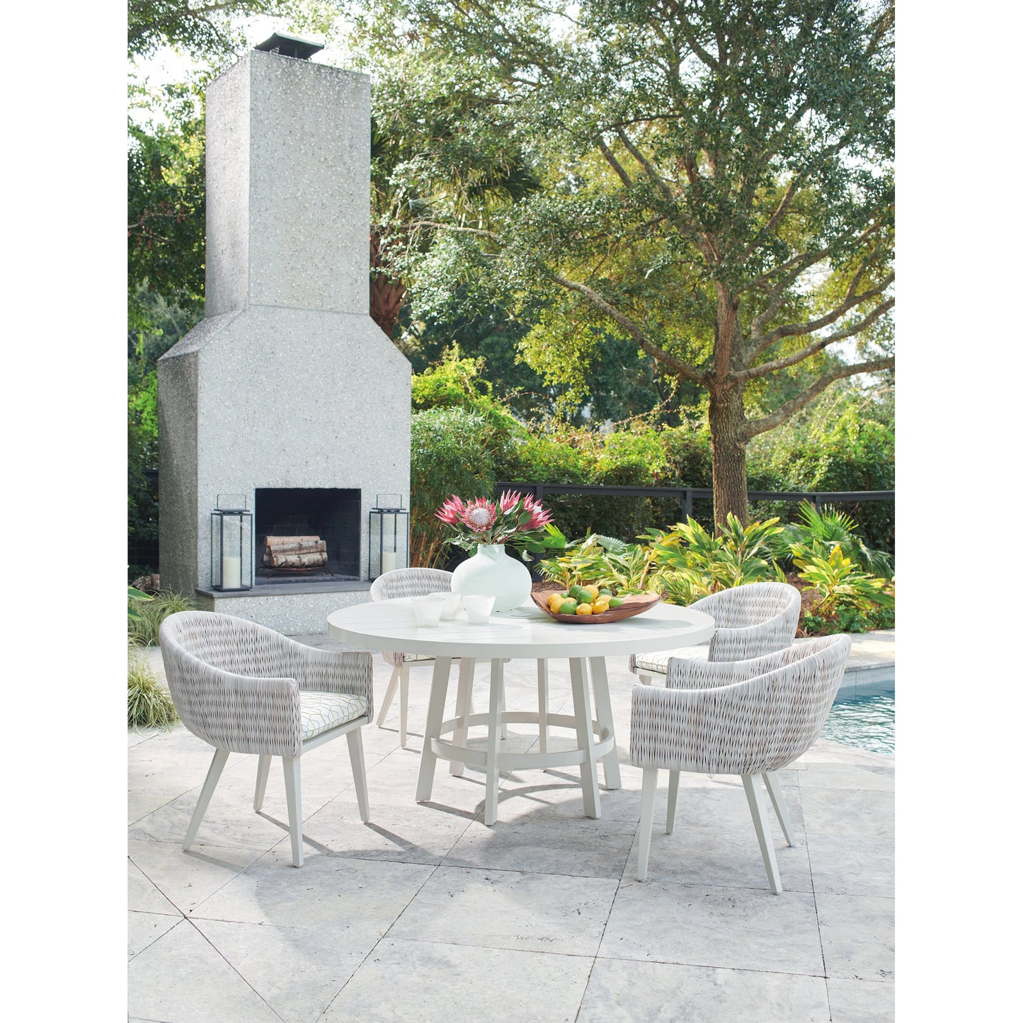 007 SI-1962947 | Lifestyle | Seabrook Round Dining Table by Tommy Bahama Outdoor in oyster white. Made from unique in a modern style.