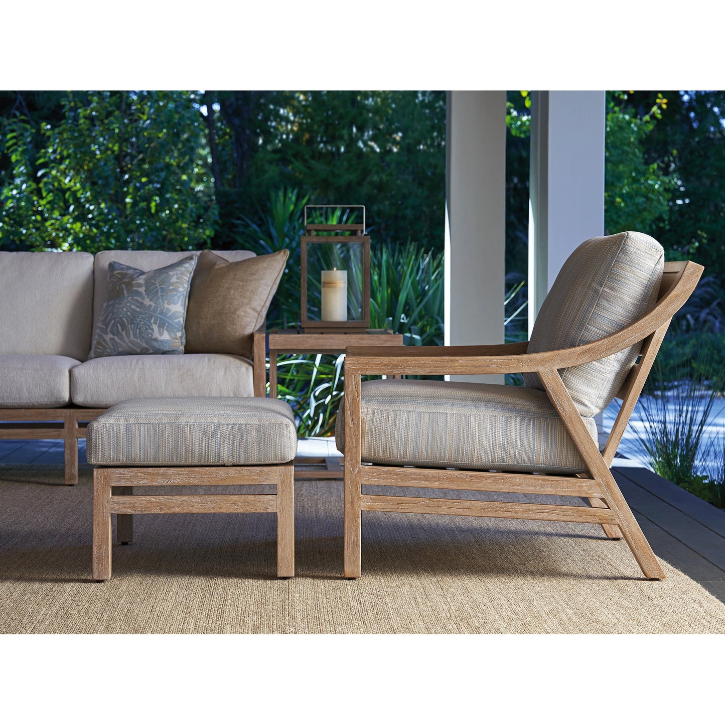 002 SI-2013299 | Lifestyle | Stillwater Cove Ottoman by Tommy Bahama Outdoor in light taupe, ivory cerusing. Made from unique in a modern style.