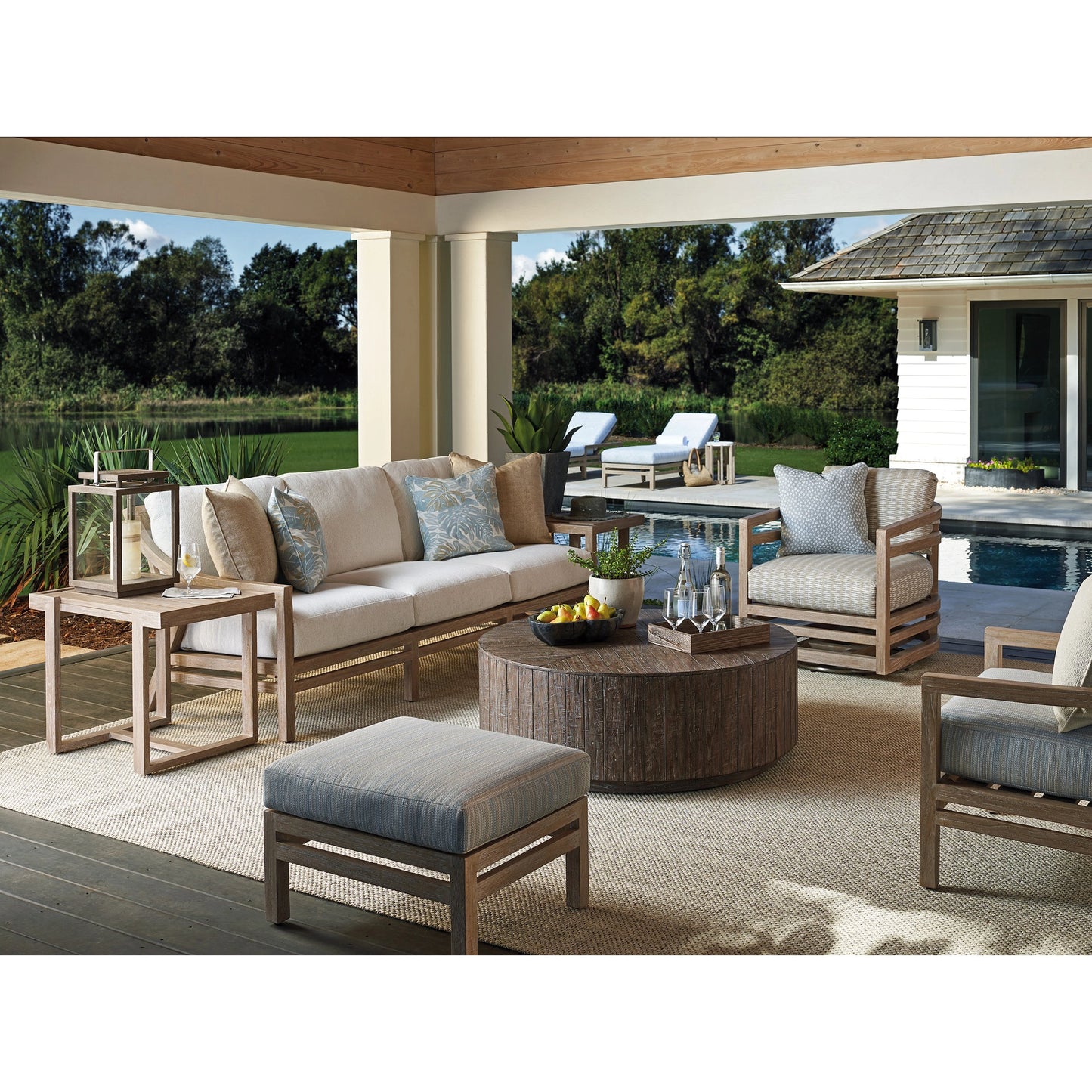 003 SI-2013305 | Lifestyle | Stillwater Cove Round Cocktail Table by Tommy Bahama Outdoor in dark mocha. Made from unique in a modern style.