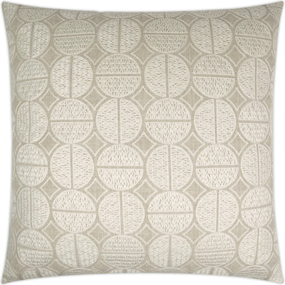 Medallions by DV Kap Home. Made from 100% polyester, embroidery: 100% viscose in a modern style.