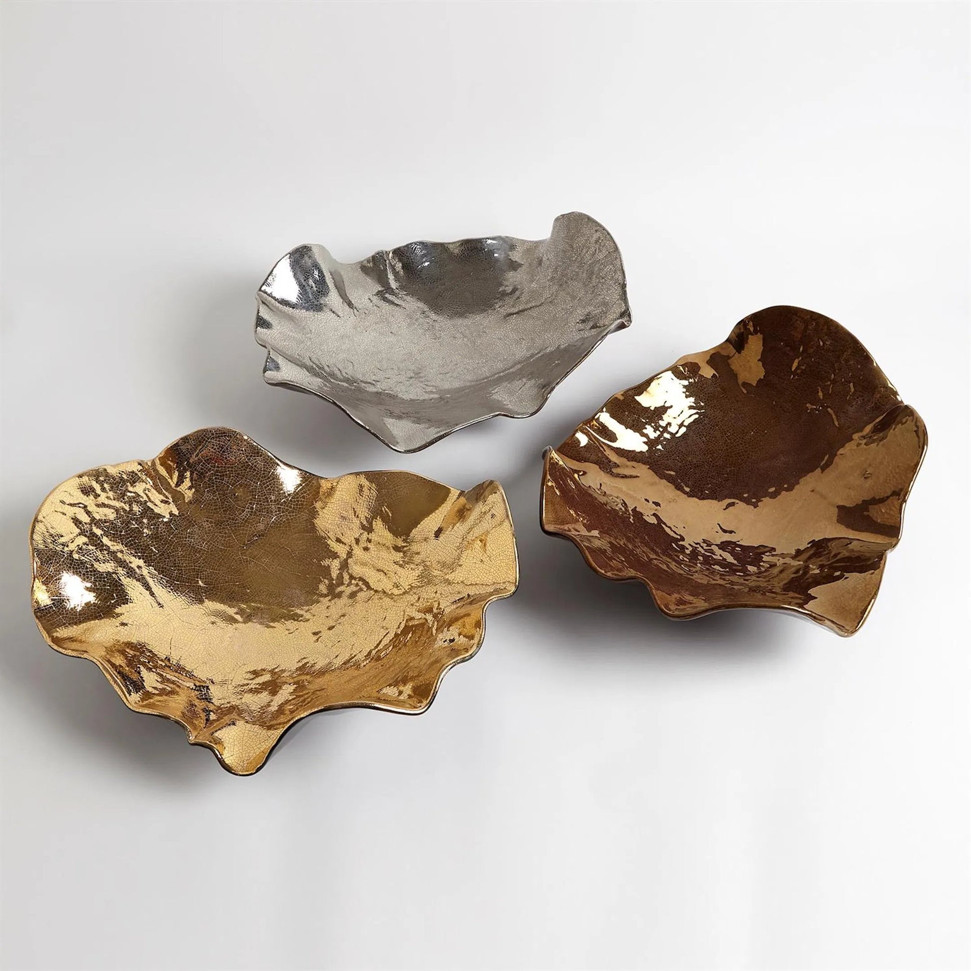 Wave Platter by Global Views. Made from ceramic in a eclectic & global style.