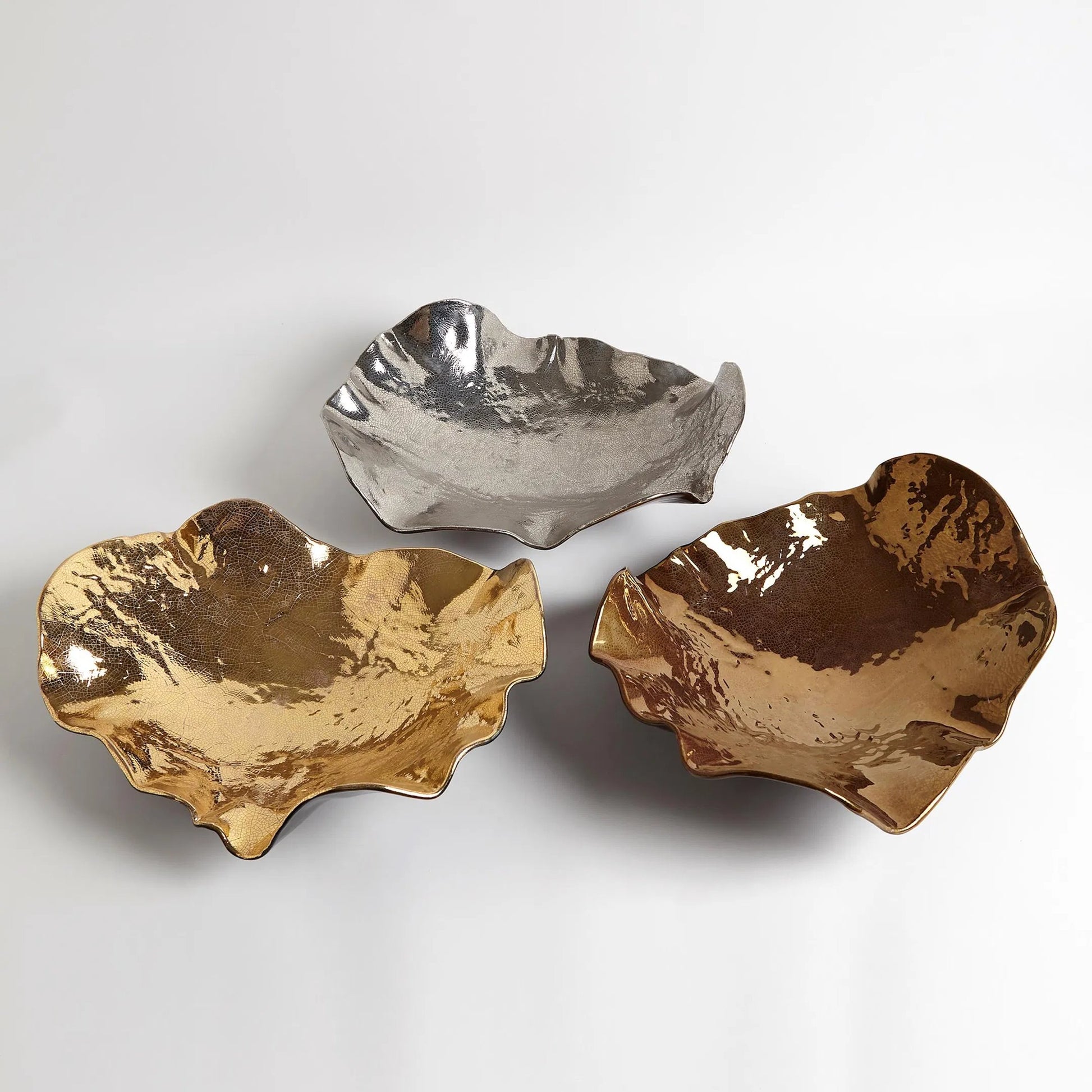 Wave Platter by Global Views. Made from ceramic in a eclectic & global style.