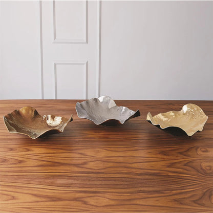 Wave Platter by Global Views. Made from ceramic in a eclectic & global style.