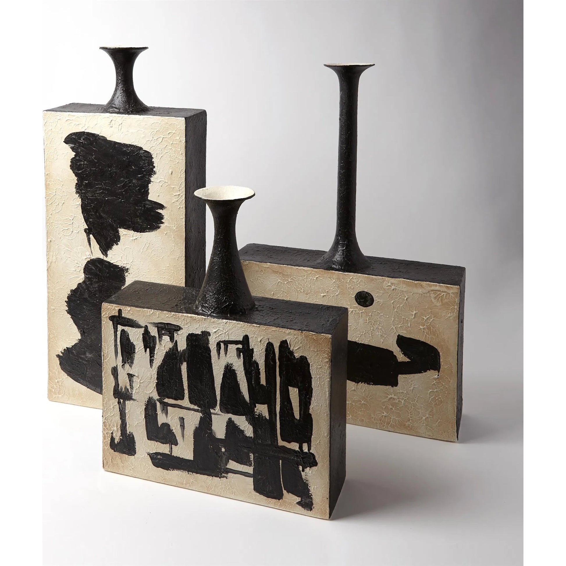 Thetis Vase by Global Views. Made from ceramic in a eclectic & global style.