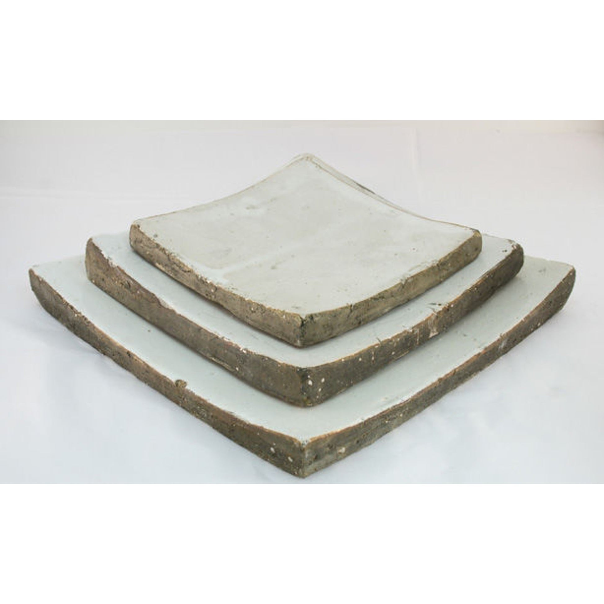 Decorative Dish by Zentique in distressed white and ceramic. Made from ceramic in a eclectic & global style.