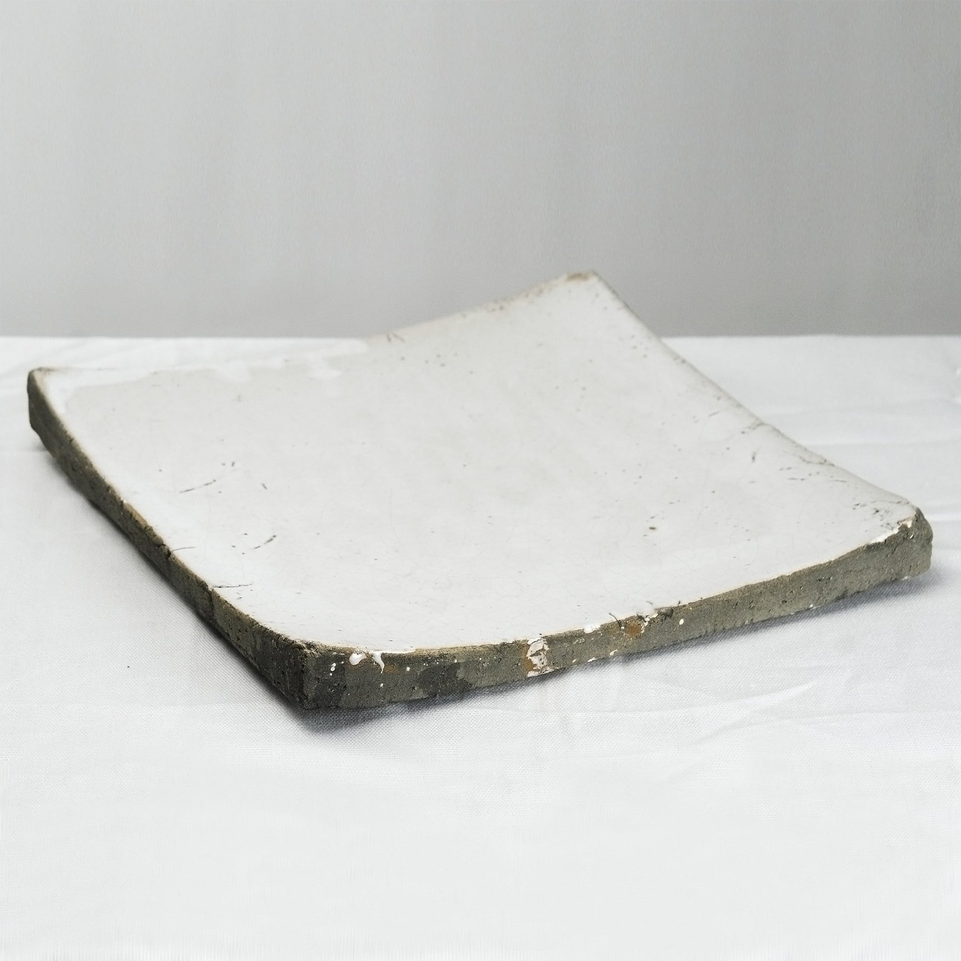 Decorative Dish by Zentique in distressed white and ceramic. Made from ceramic in a eclectic & global style.
