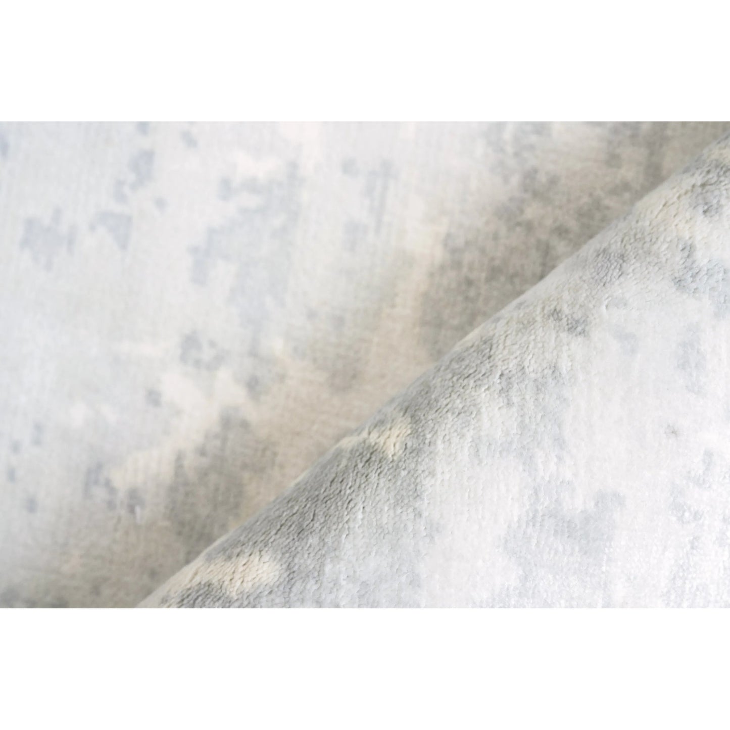 009 SI-2383968 | Closeup | Koda 3710 Rug by Exquisite Rugs in silver, gray. Made from bamboo silk in a unique style.