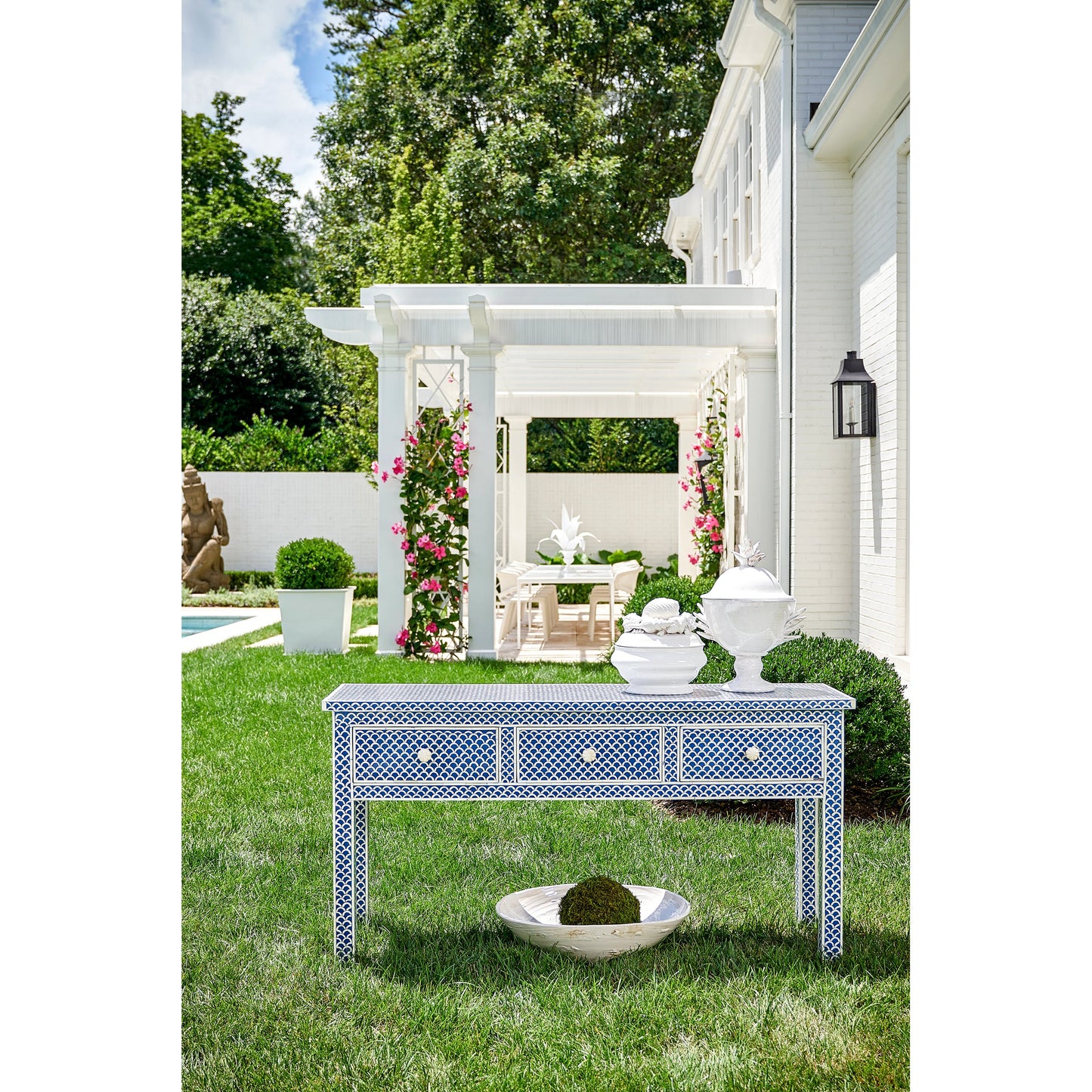 003 SR-383881 | Lifestyle | Shell Ceramic Tureen by Chelsea House in white glaze. Made from hand painted ceramic in a coastal style.