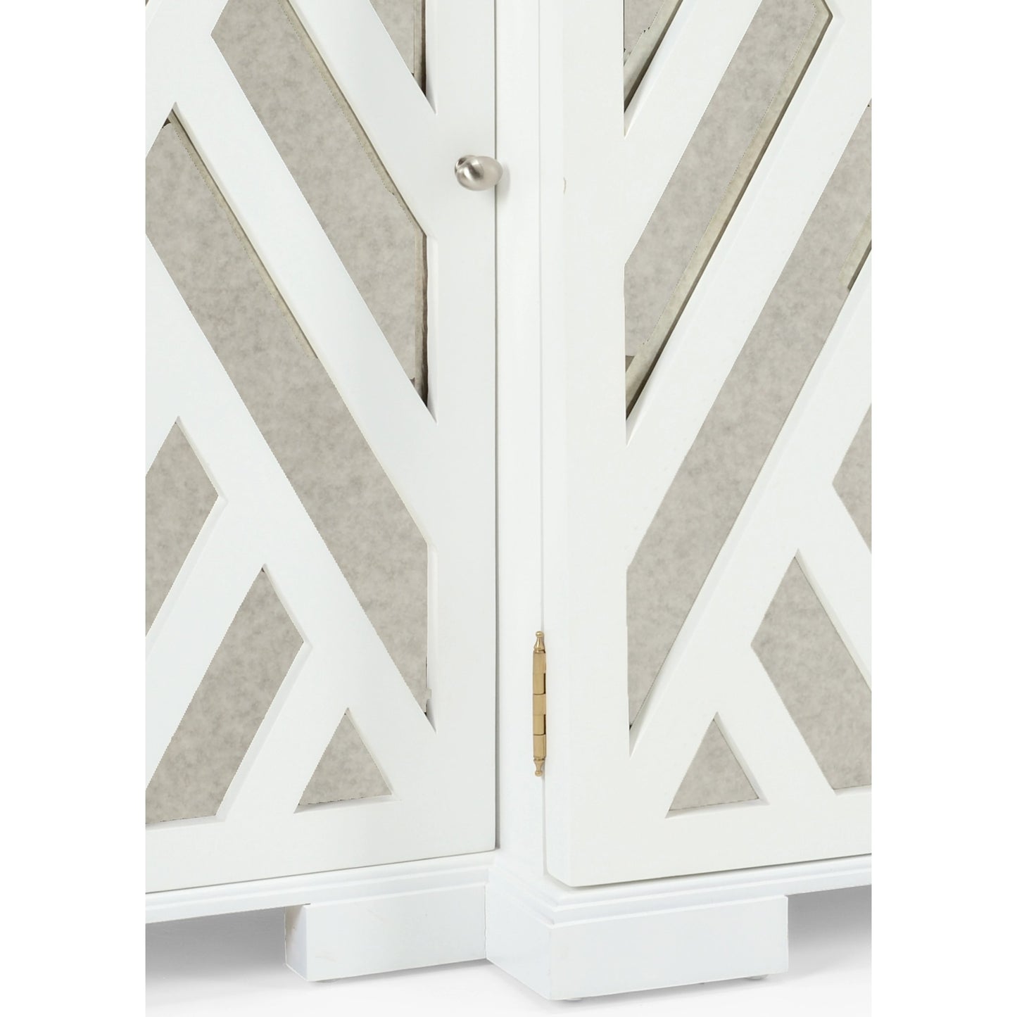 002 SR-384089 | Closeup | Tidewater Chest by Chelsea House in white, antique. Made from wood in a modern style.