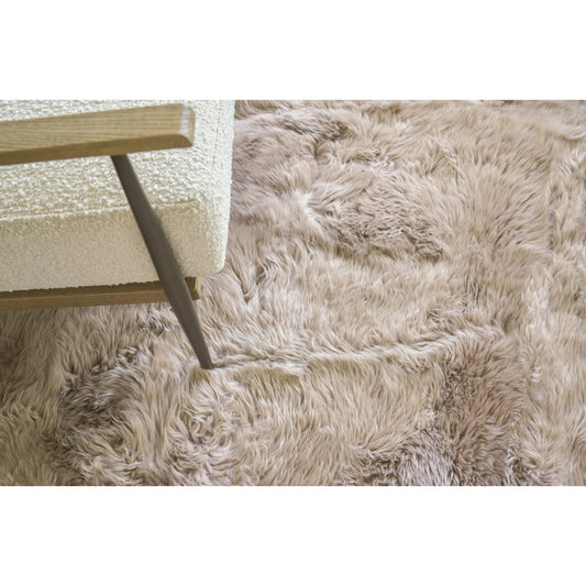 Sheepskin 3839 Rug by Exquisite Rugs in taupe. Made from new zealand sheepskin in a unique style.