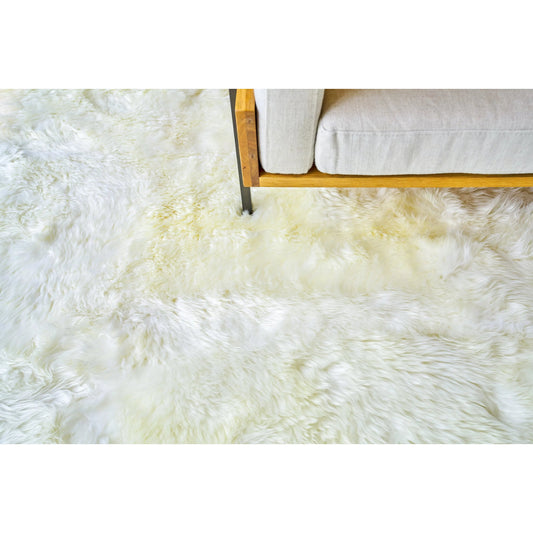 Sheepskin 3845 Rug by Exquisite Rugs in ivory. Made from new zealand sheepskin in a unique style.