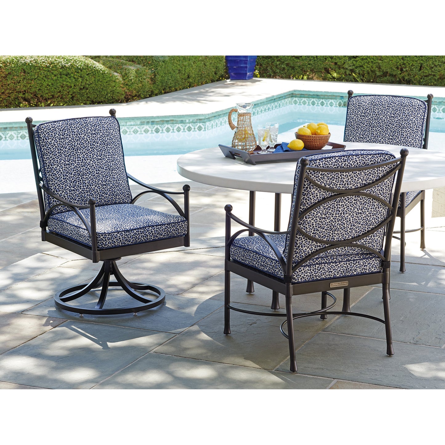 004 SR-836755 | Lifestyle | Pavlova Round Dining Table by Tommy Bahama Outdoor in textured graphic white. Made from unique in a transitional style.