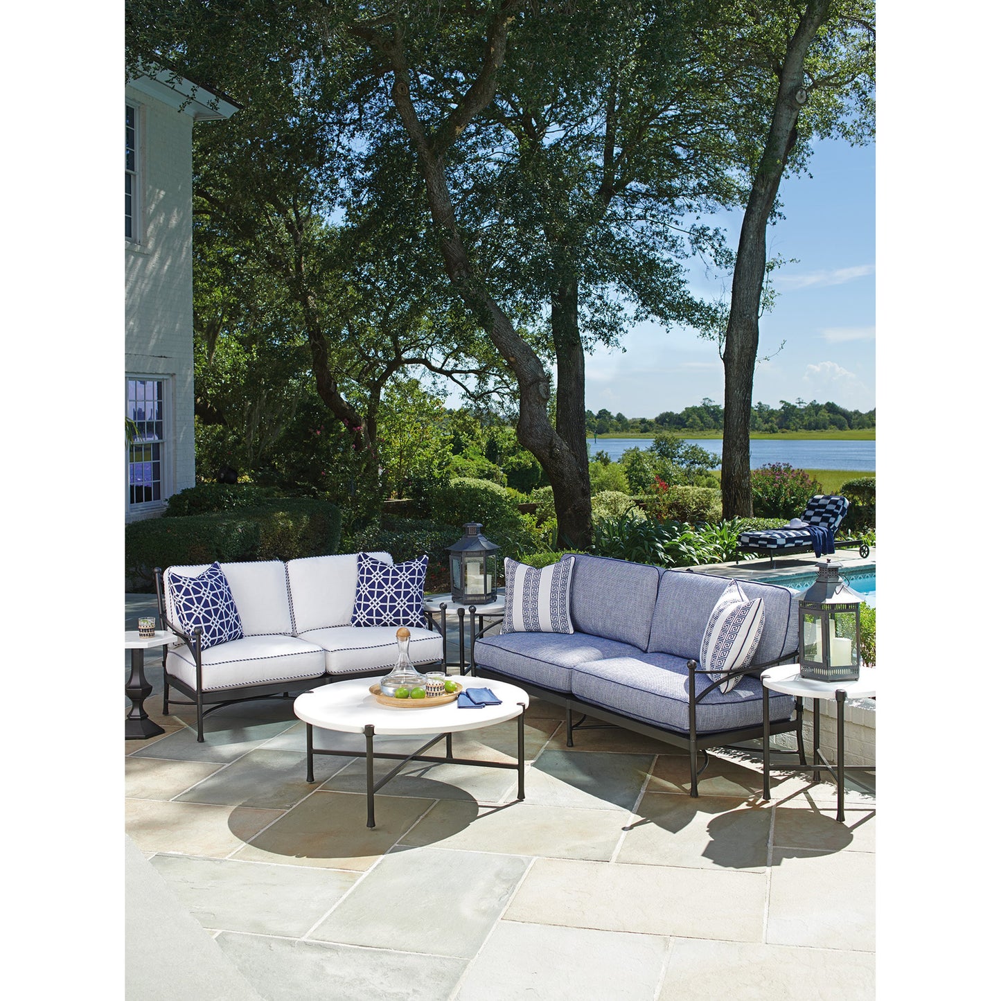 039 SR-836765 | Lifestyle | Pavlova Round End Table by Tommy Bahama Outdoor in textured graphic white. Made from unique in a modern style.