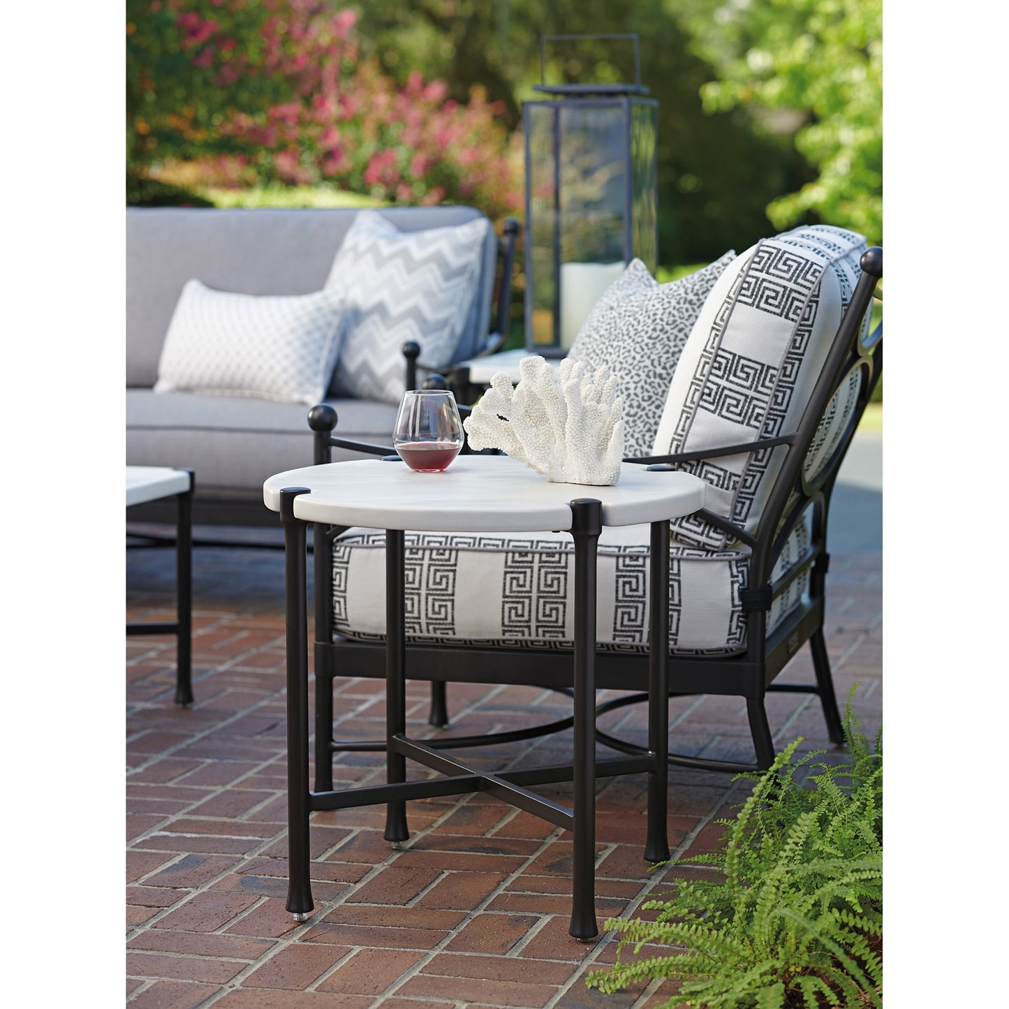 012 SR-836765 | Lifestyle | Pavlova Round End Table by Tommy Bahama Outdoor in textured graphic white. Made from unique in a modern style.