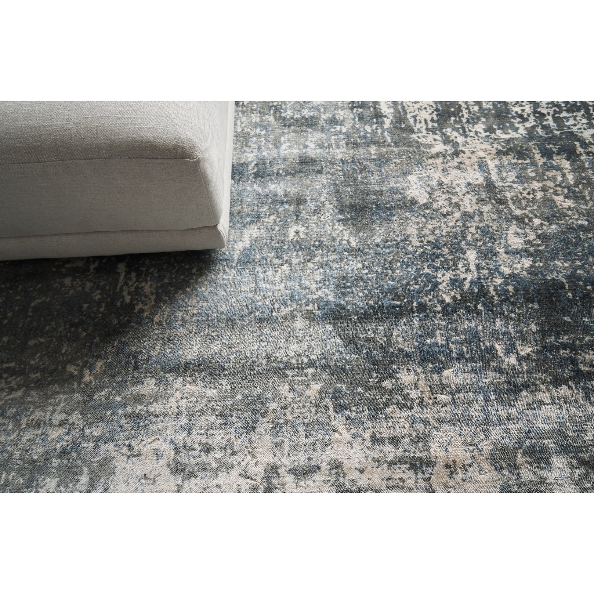 Reflections Rug - Blue, Ivory by Exquisite Rugs in blue, ivory. Made from bamboo silk in a unique style.