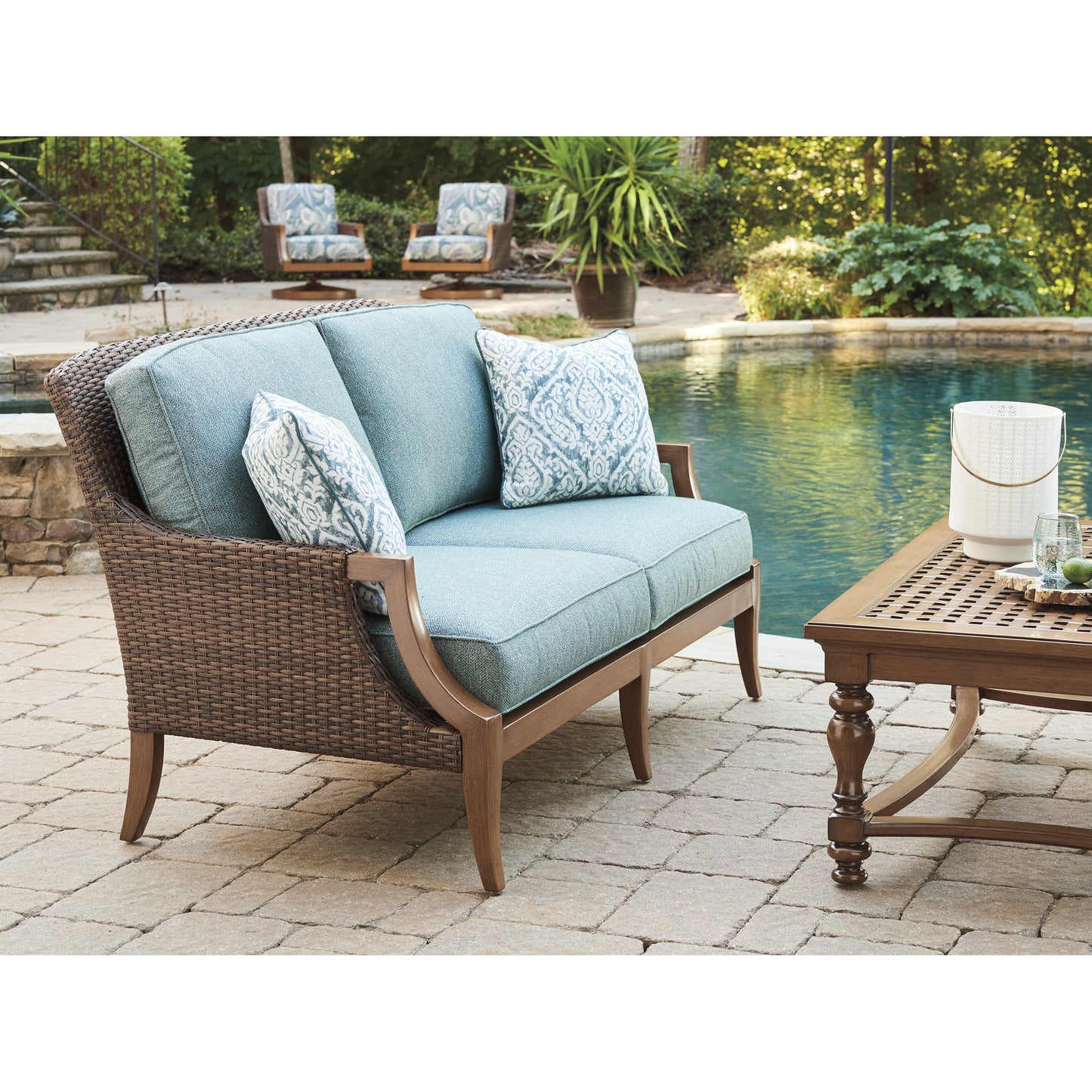004 SR-836701 | Lifestyle | Harbor Isle Loveseat by Tommy Bahama Outdoor in green. Made from unique in a transitional style.