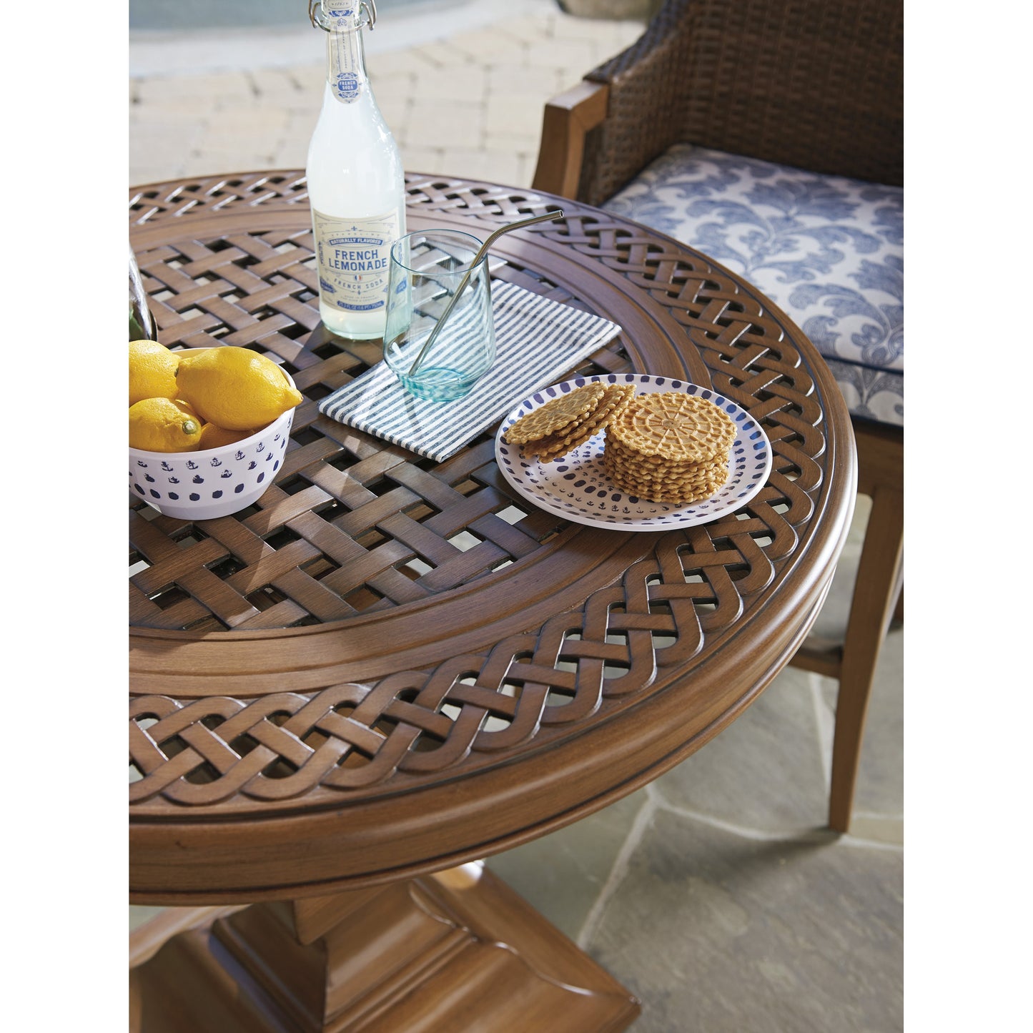 004 SR-836593 | Lifestyle | Harbor Isle Bistro Dining Table by Tommy Bahama Outdoor. Made from unique in a traditional style.