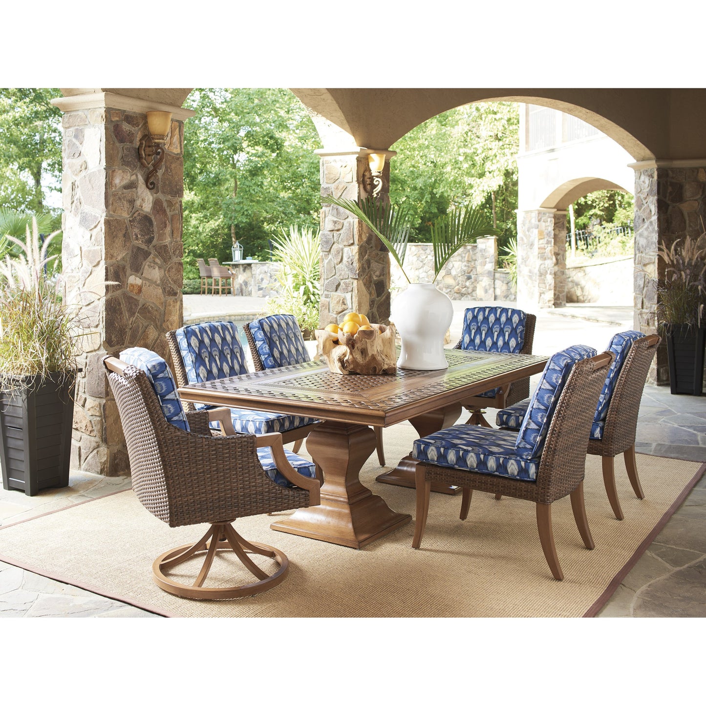 003 SR-836742 | Lifestyle | Harbor Isle Rectangular Dining Table by Tommy Bahama Outdoor. Made from unique in a traditional style.