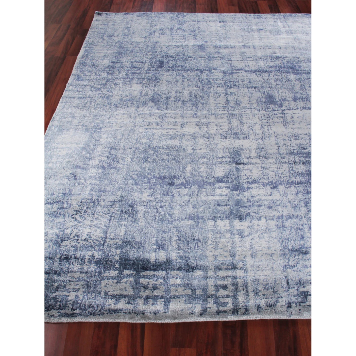 030 SI-2384015 | Closeup | Antolini 3940 Rug by Exquisite Rugs in blue, ivory, gray. Made from bamboo silk in a unique style.