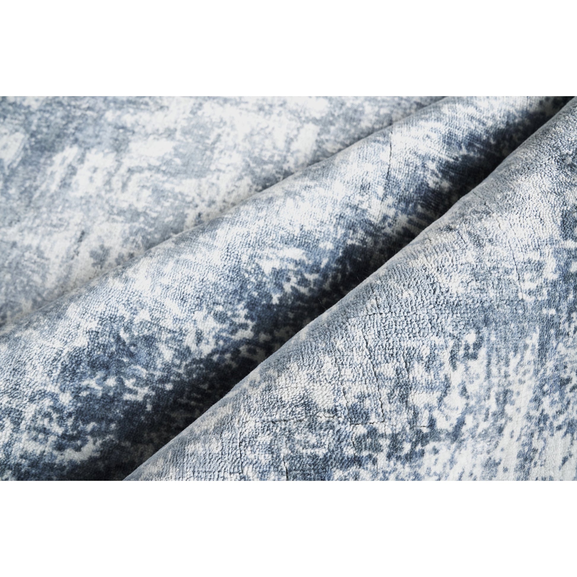 Antolini 3940 Rug by Exquisite Rugs in blue, ivory, gray. Made from bamboo silk in a unique style.