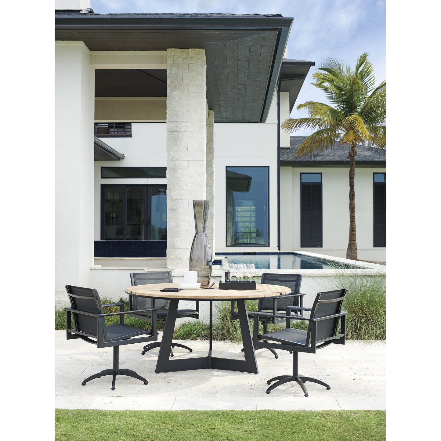 004 SR-836760 | Lifestyle | South Beach Round Dining Table by Tommy Bahama Outdoor. Made from unique in a modern style.